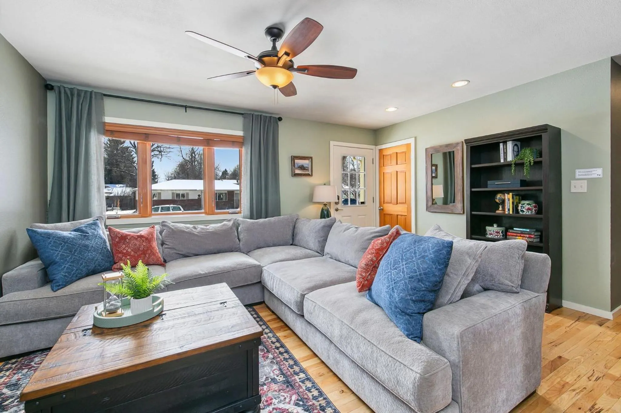 The Rustic Retreat, Pet Friendly with Fenced Yard