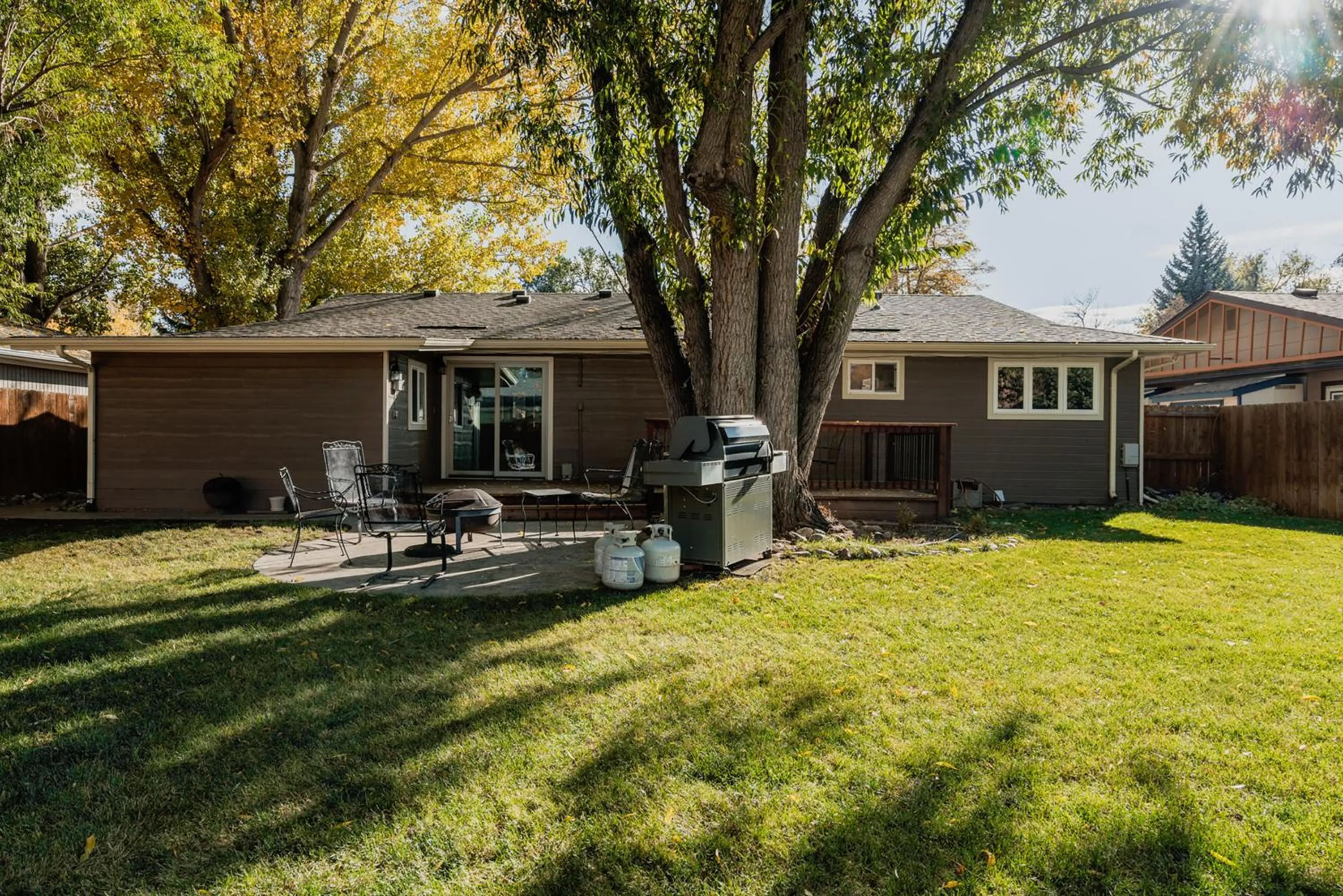 The Rustic Retreat, Pet Friendly with Fenced Yard