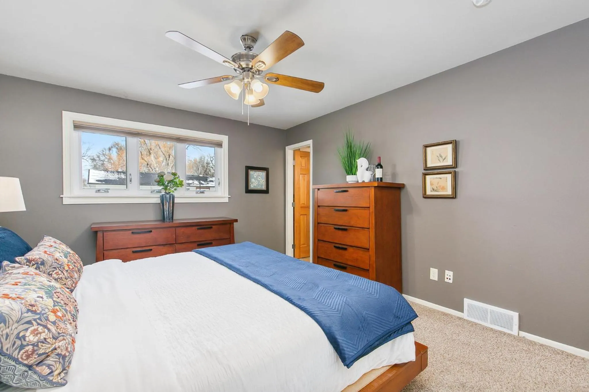 Bed in The Rustic Retreat, Pet Friendly with Fenced Yard