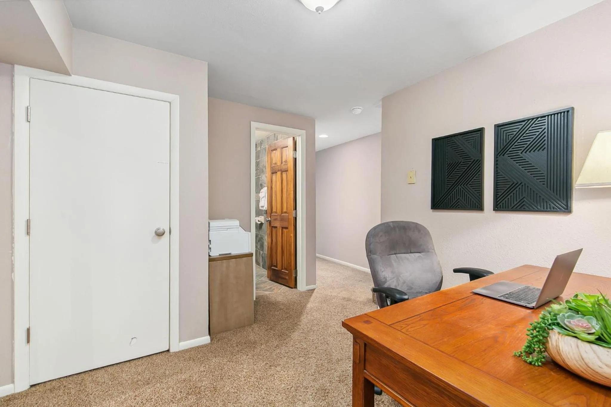 The Rustic Retreat, Pet Friendly with Fenced Yard