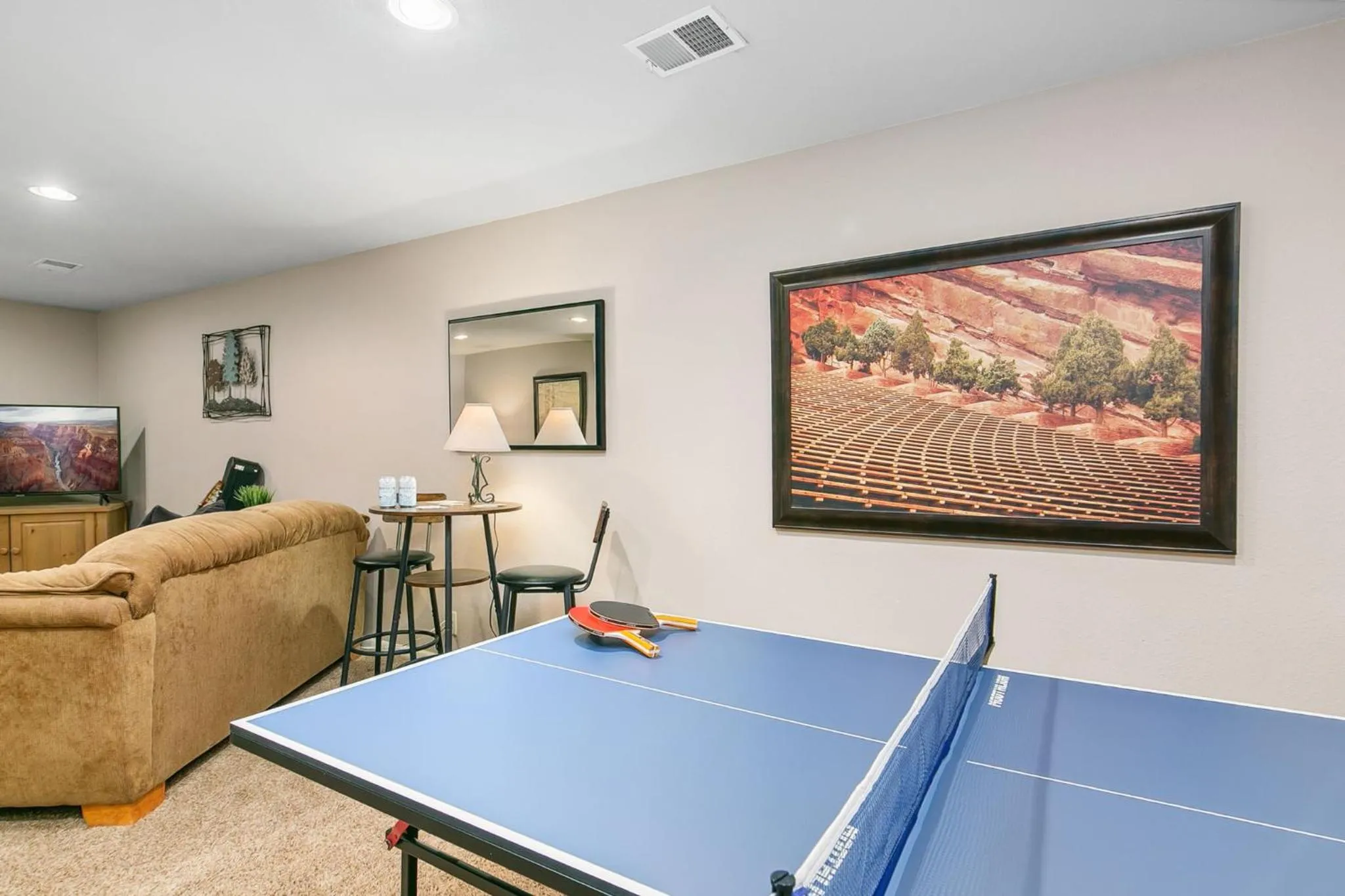 The Rustic Retreat, Pet Friendly with Fenced Yard