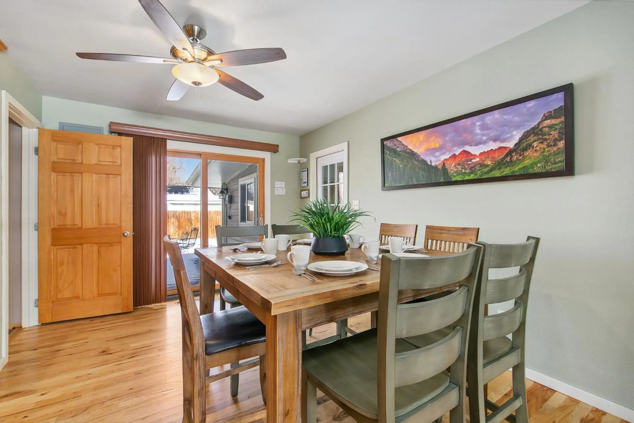The Rustic Retreat, Pet Friendly with Fenced Yard