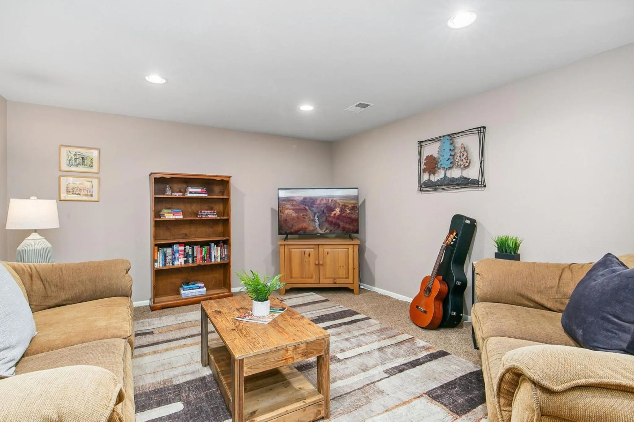 The Rustic Retreat, Pet Friendly with Fenced Yard