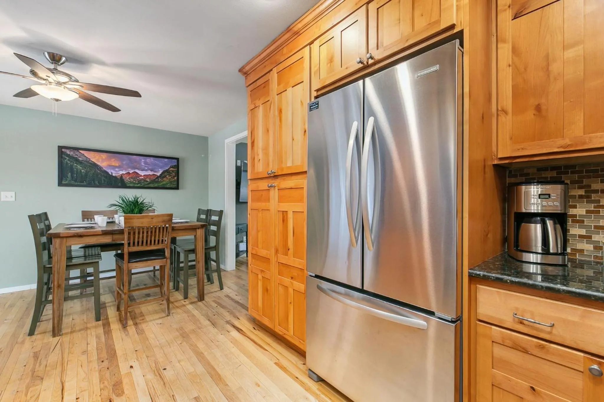 The Rustic Retreat, Pet Friendly with Fenced Yard