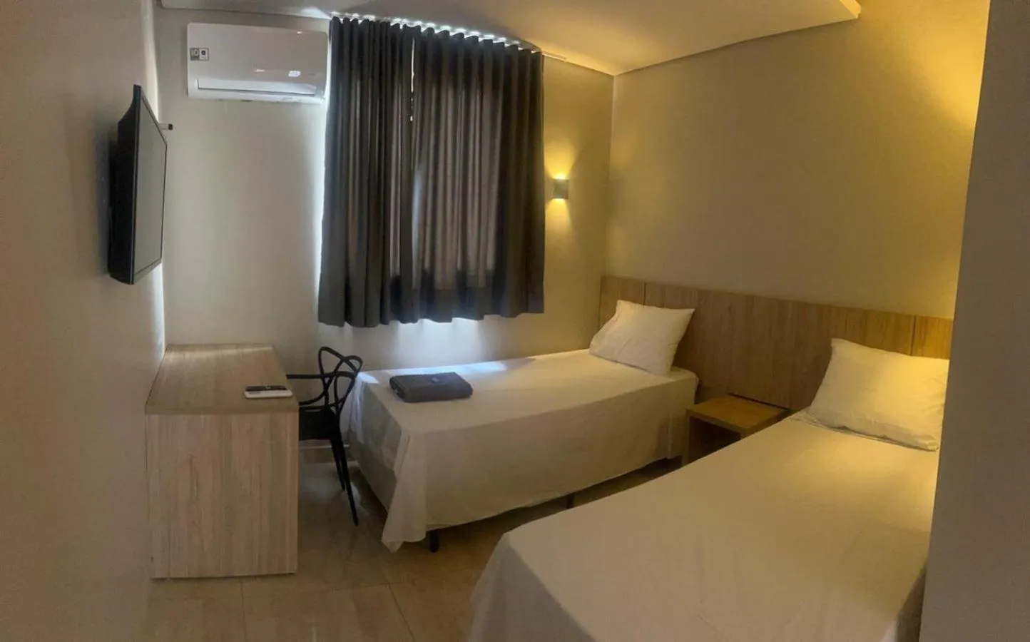Izzy Hotel