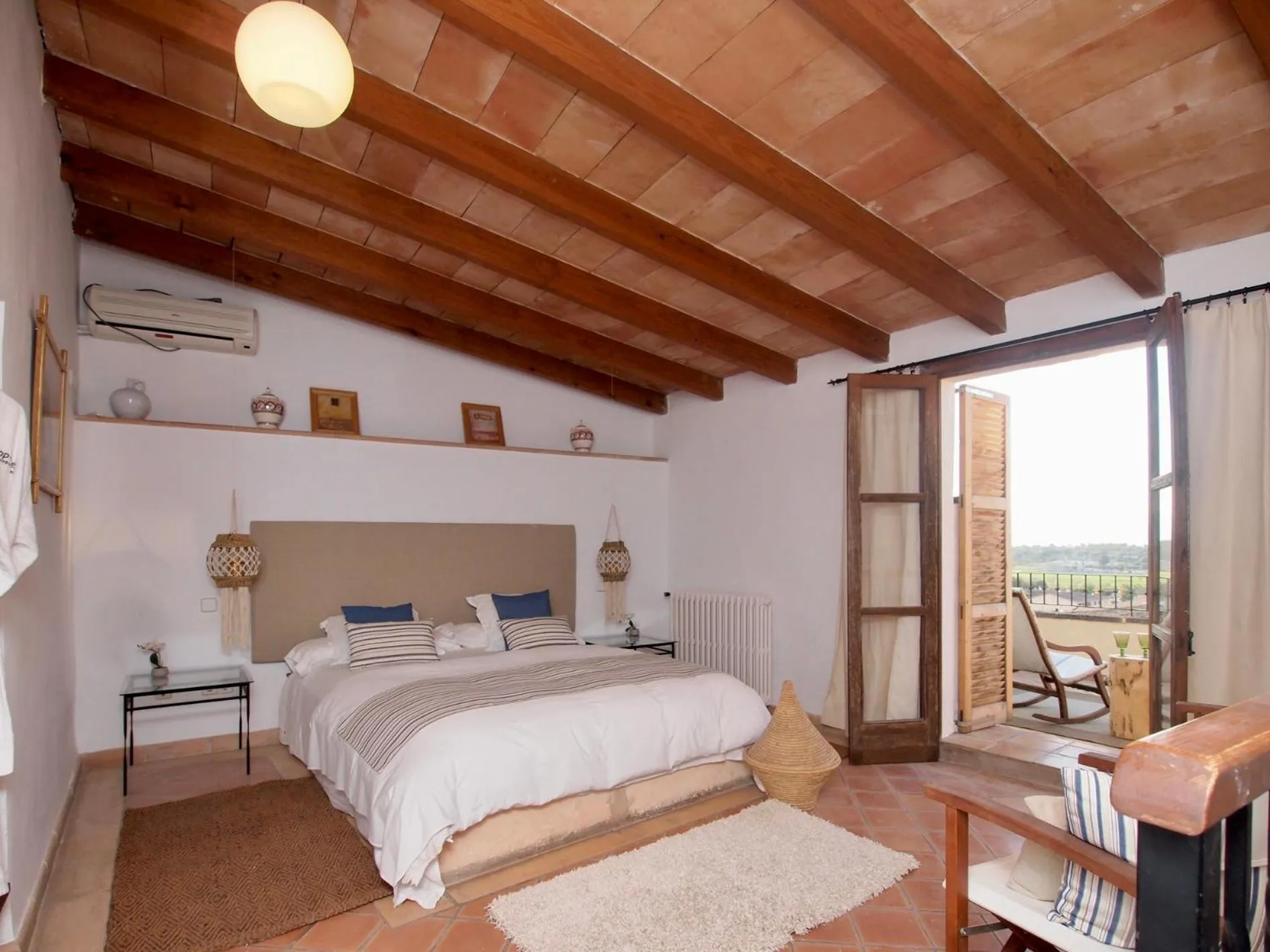 Bedroom, Bed in León de Sineu