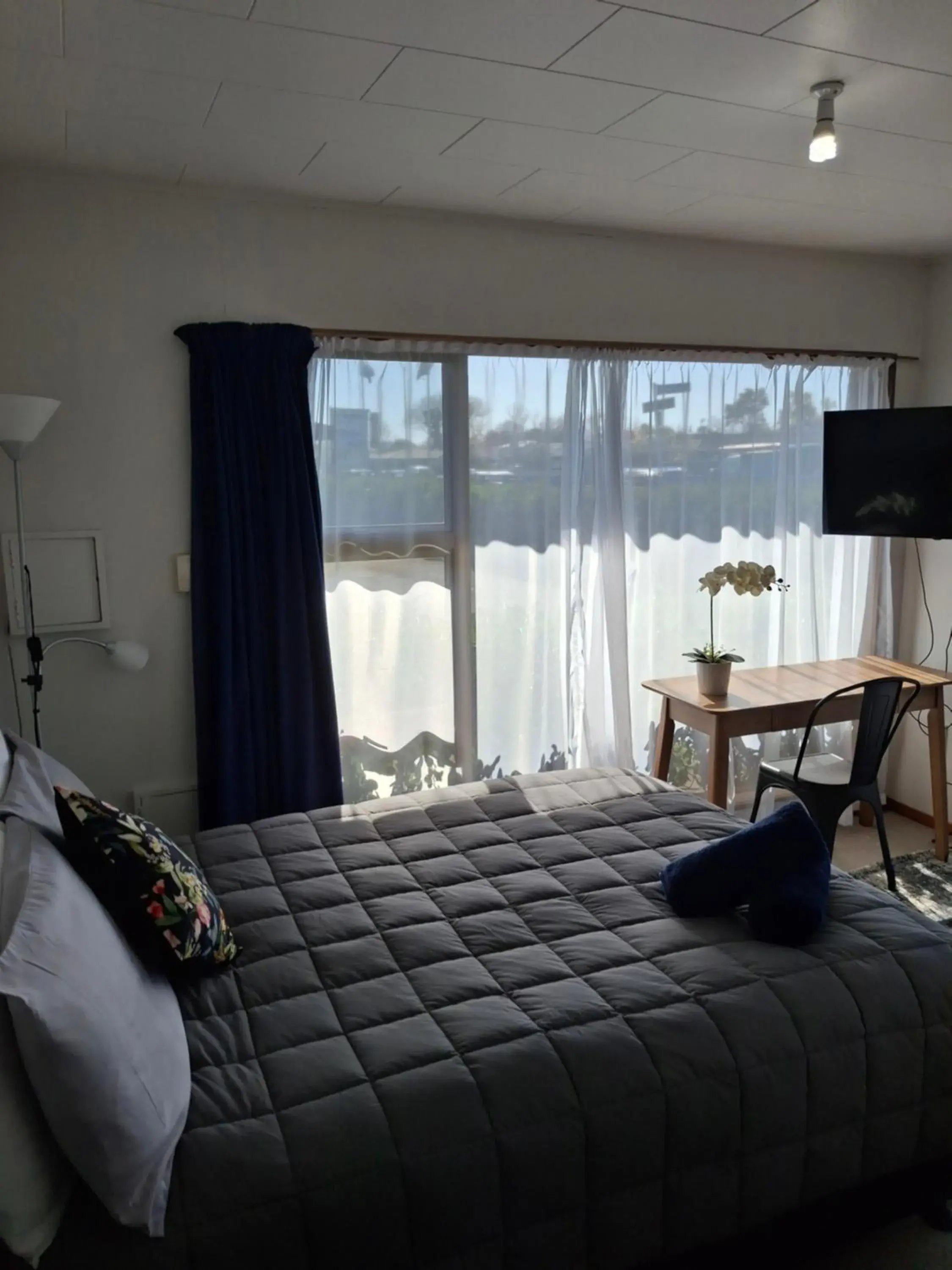 Budget Double Room in Cherry Grove Motel Budget Double Room in Cherry Grove Motel