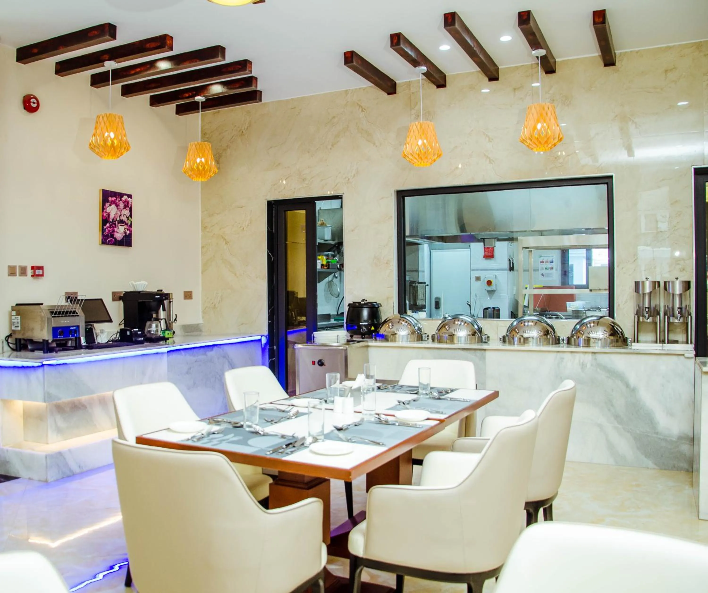 Restaurant/places to eat in Wils Hotel Supreme