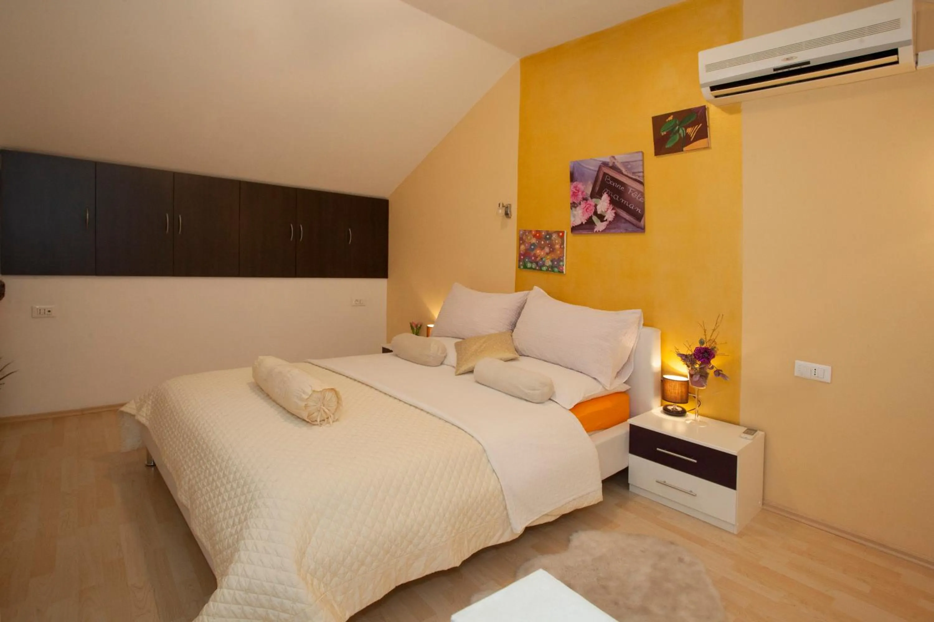 Decorative detail, Bed in Apartment Welcome