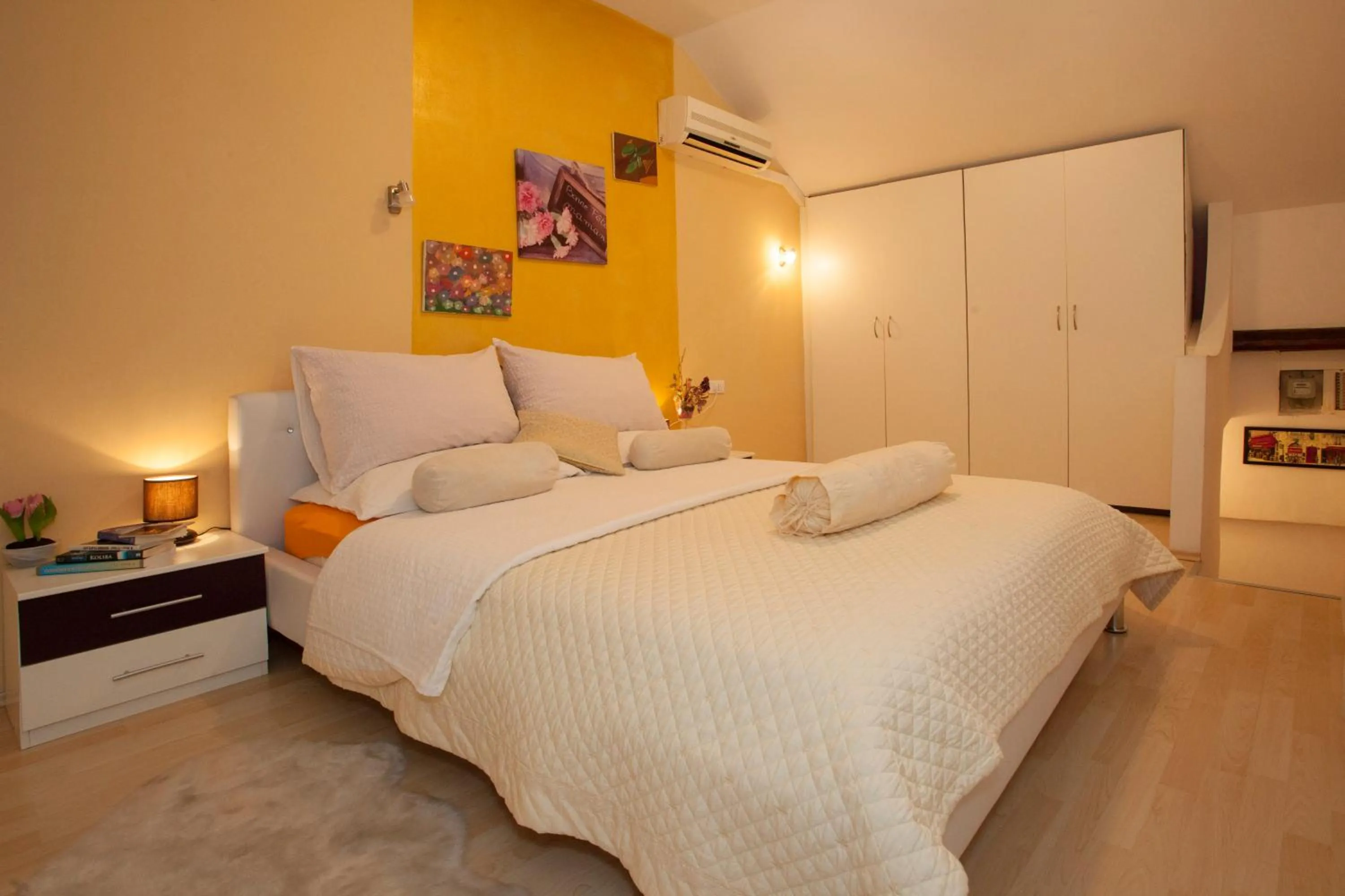 Bed in Apartment Welcome