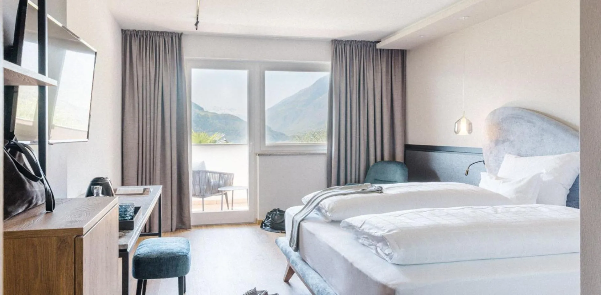 Bed in Hotel Paradies