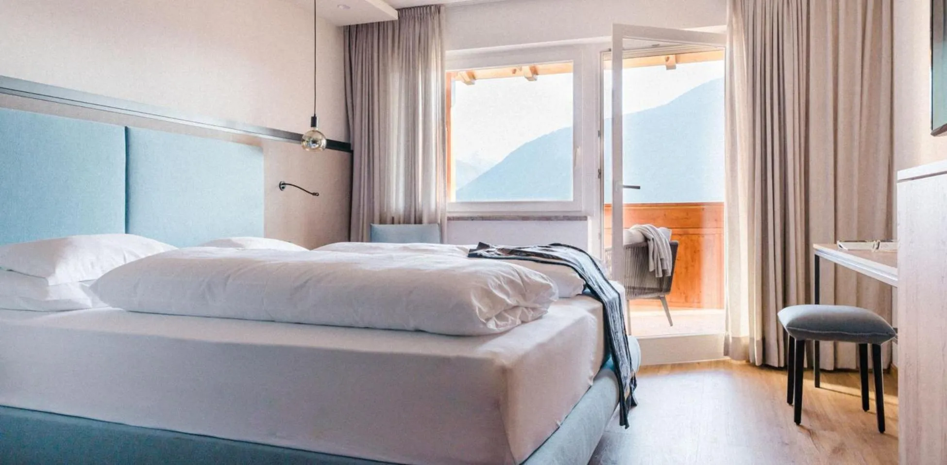 Bed in Hotel Paradies
