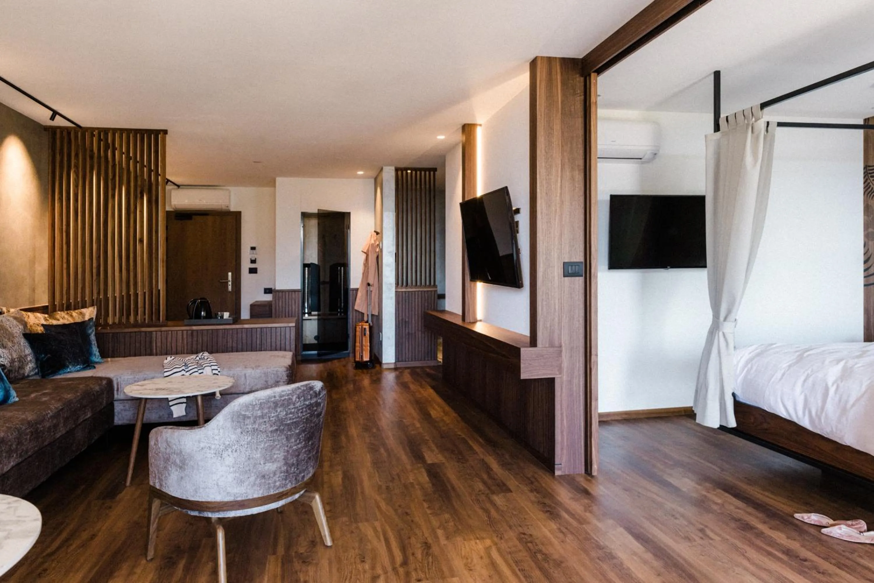 TV and multimedia, Bed in Hotel Paradies