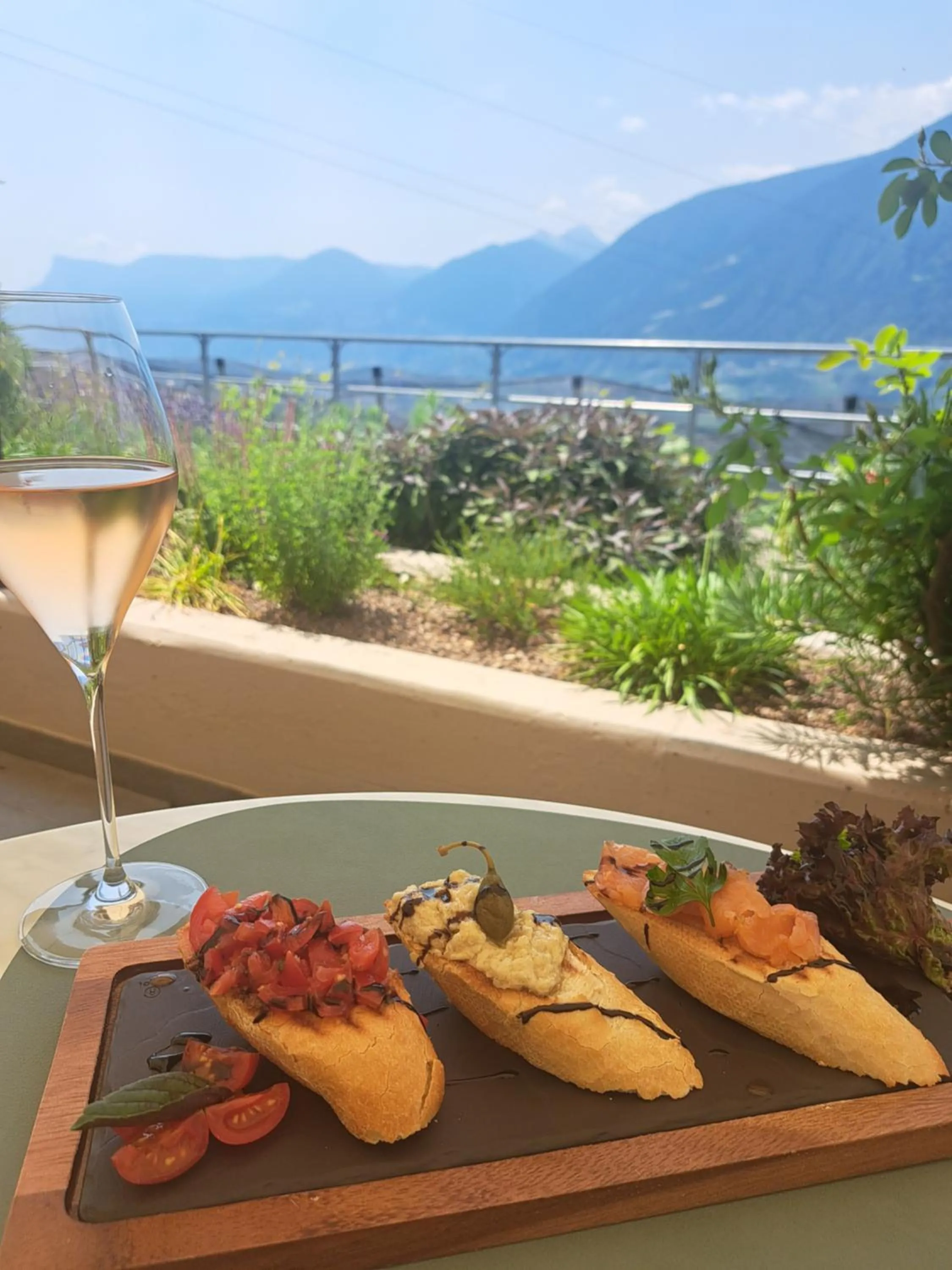 Restaurant/places to eat in Hotel Paradies