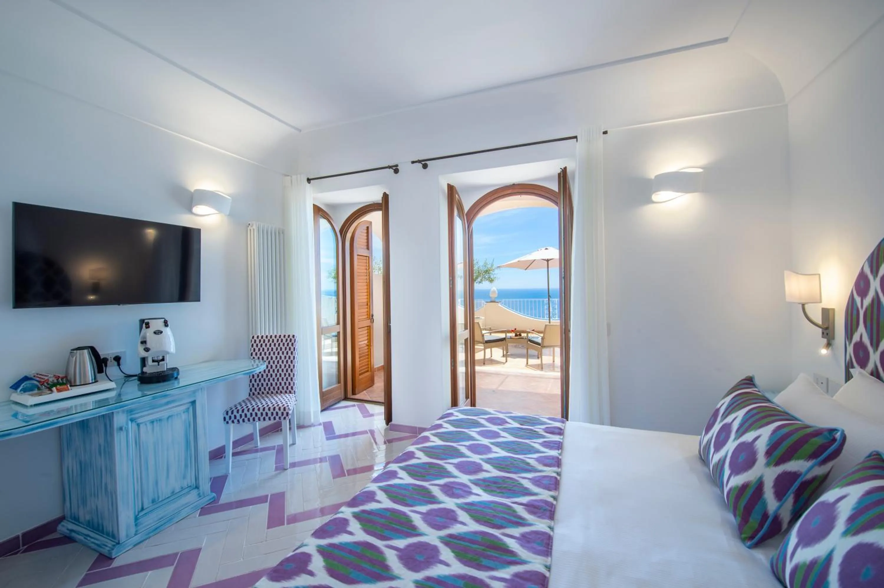 Bed in Hotel Il Gabbiano