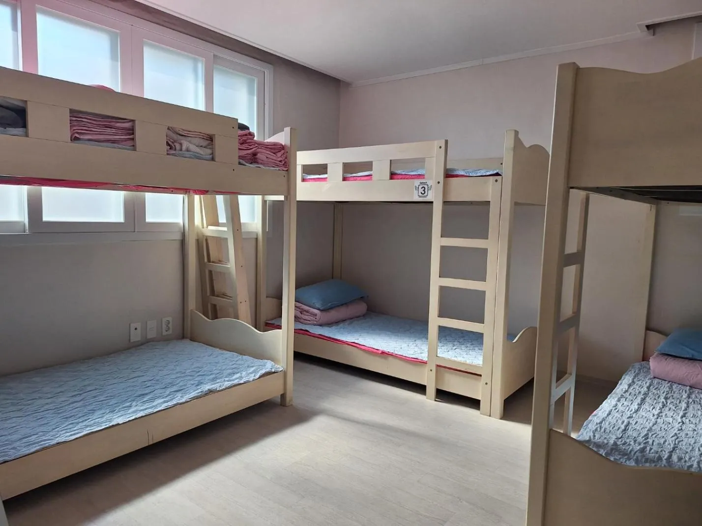 Single Bed in Male Dormitory Room with Shared Bathroom in Gotaya Guesthouse