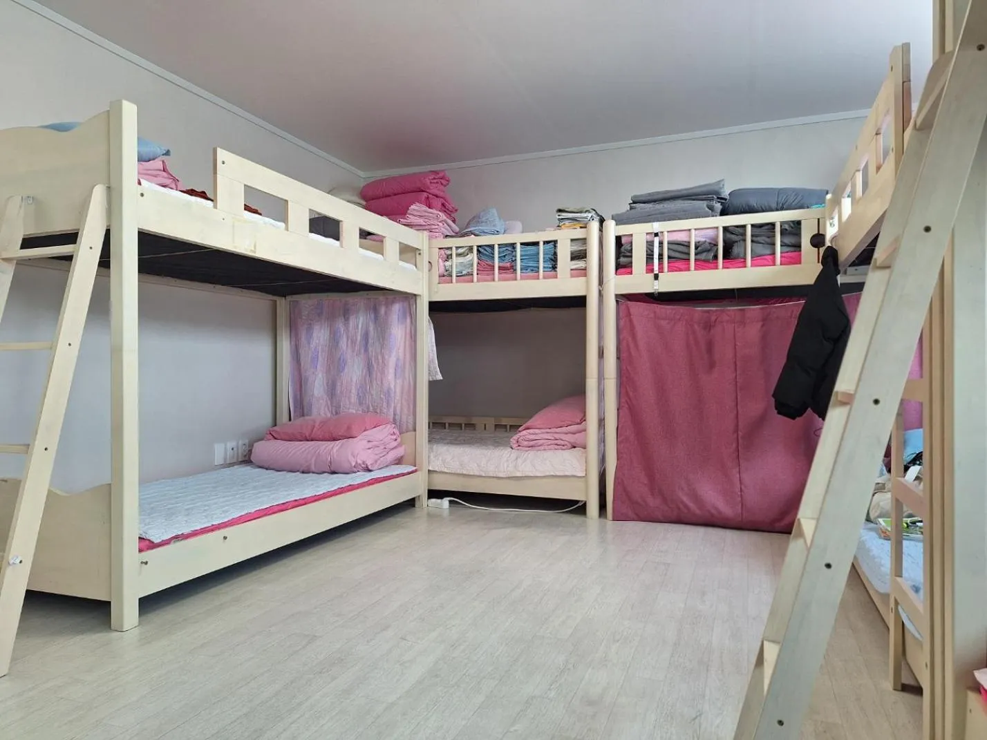 Bed in 6-Bed Female Dormitory Room in Gotaya Guesthouse
