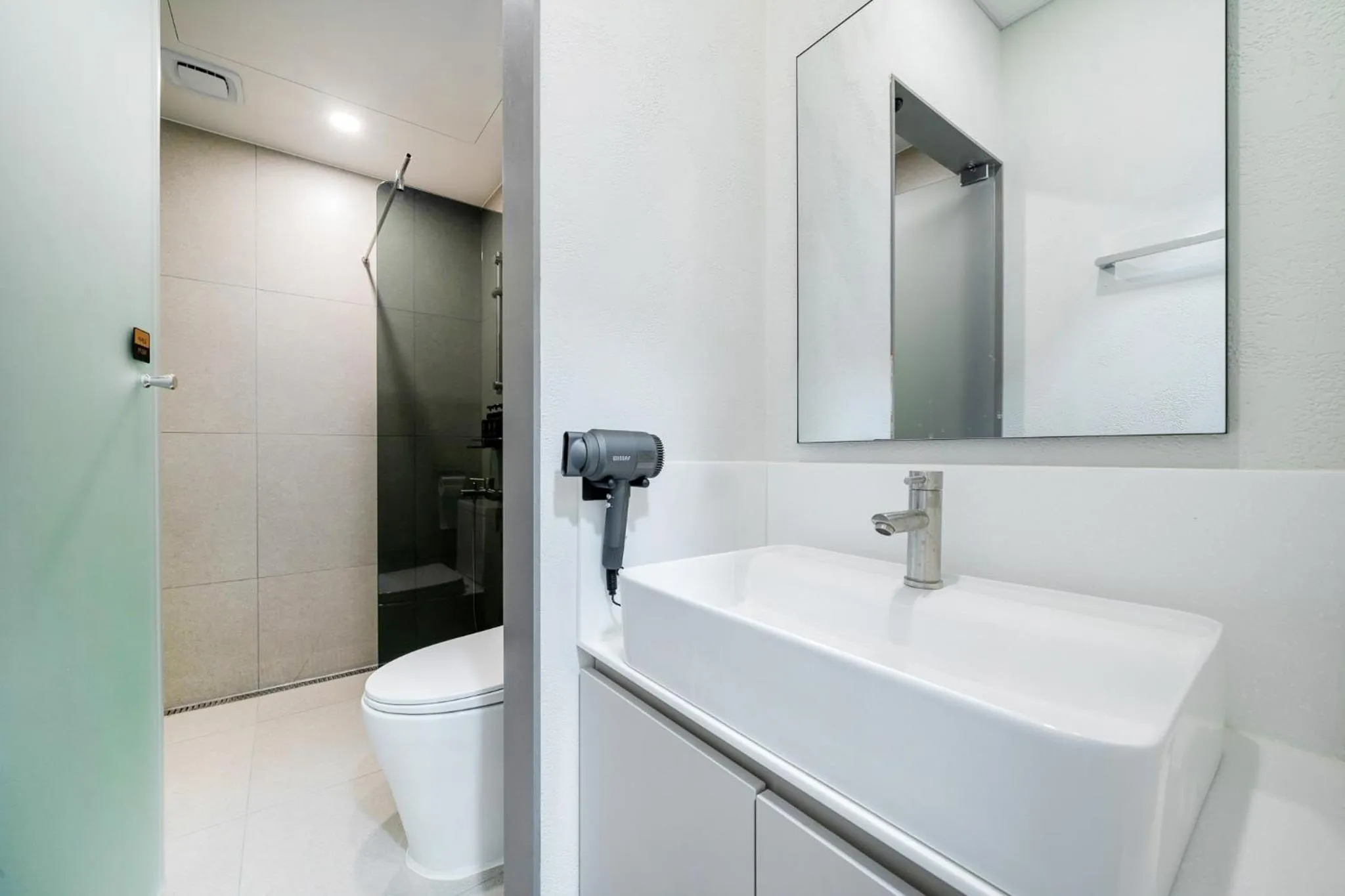 Shower in Alma Hotel