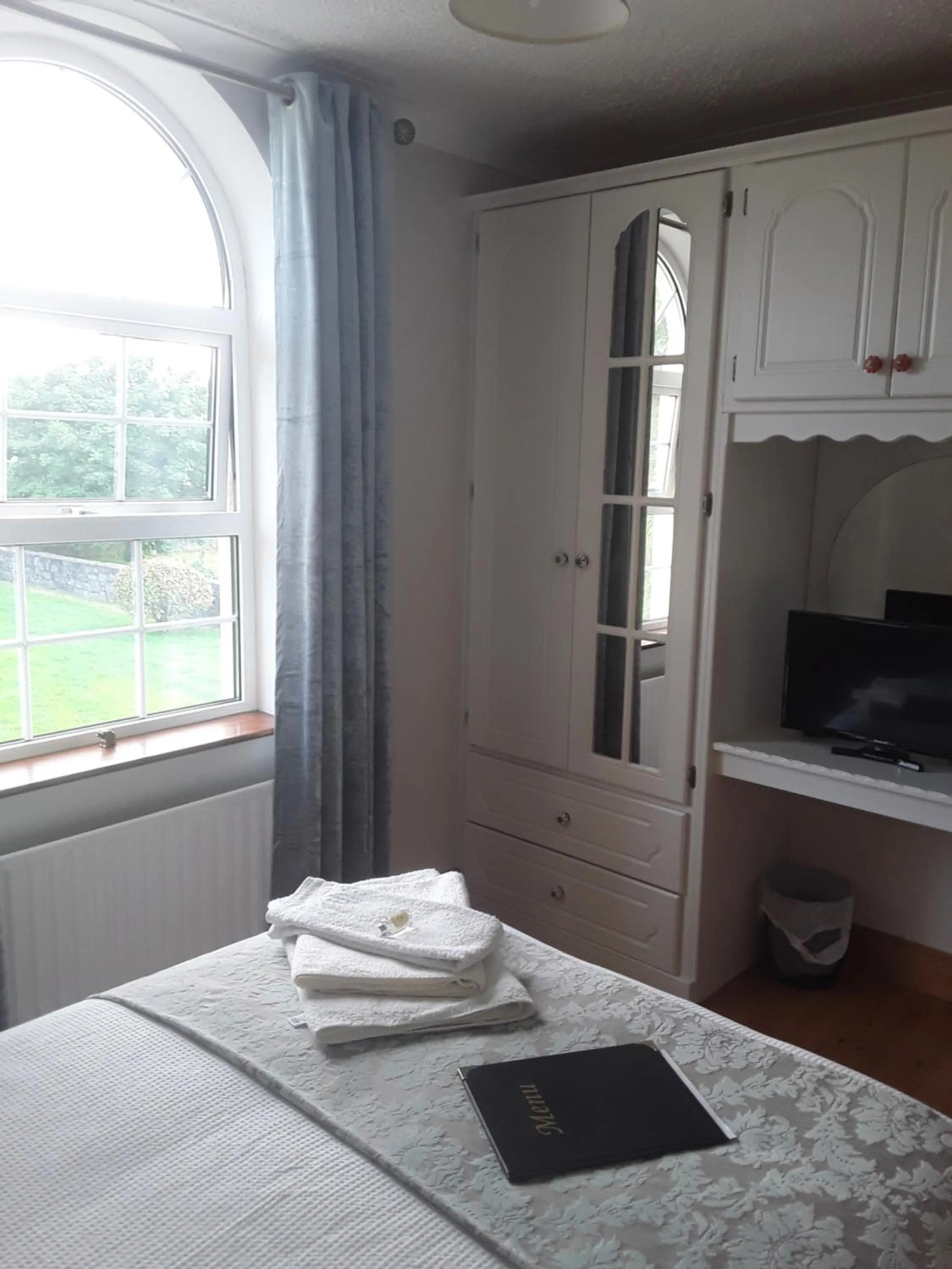 Photo of the whole room, Bed in Doonard Manor B&B