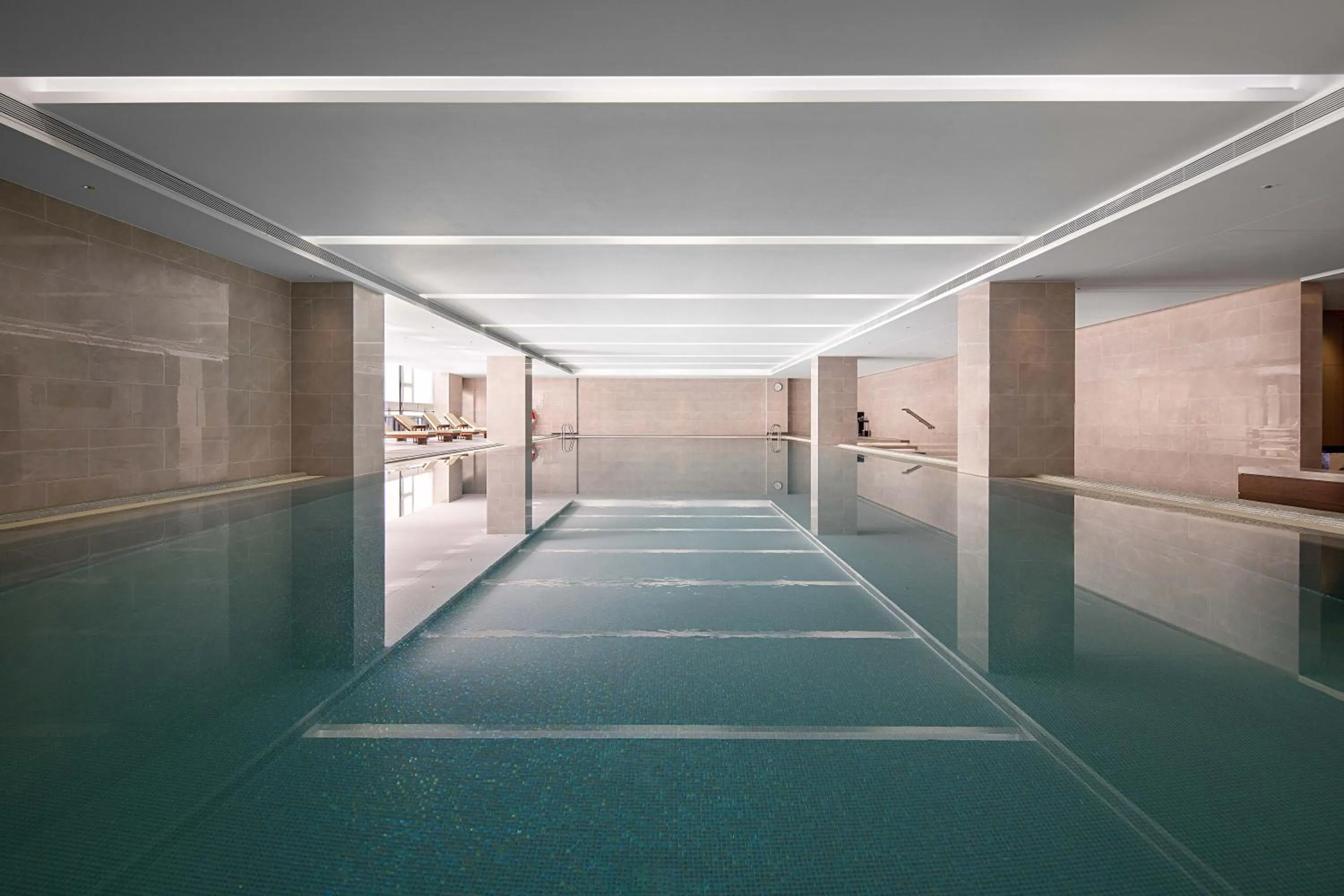 Swimming pool in Huangshan Parkview International Hotel