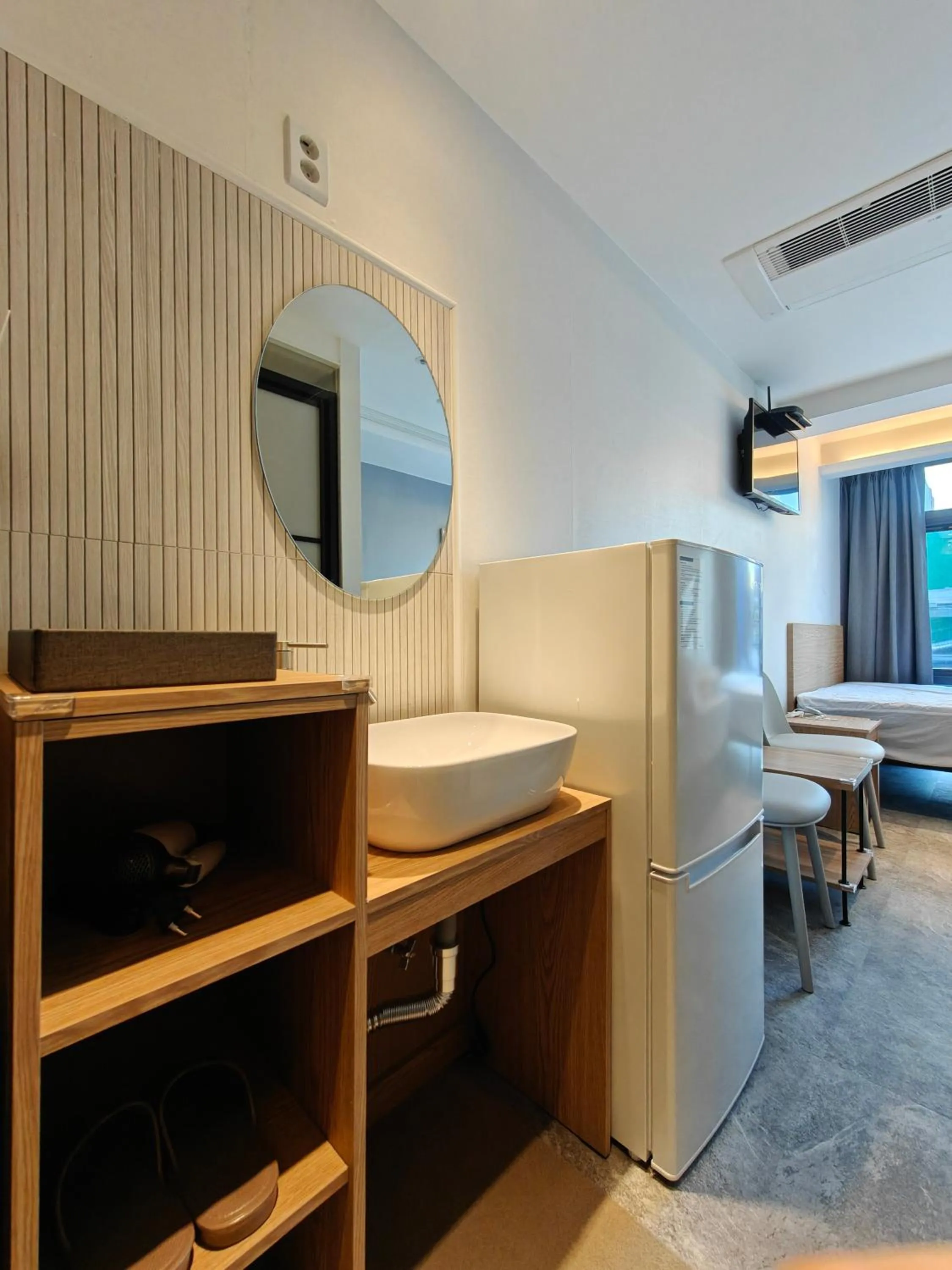 L hostel