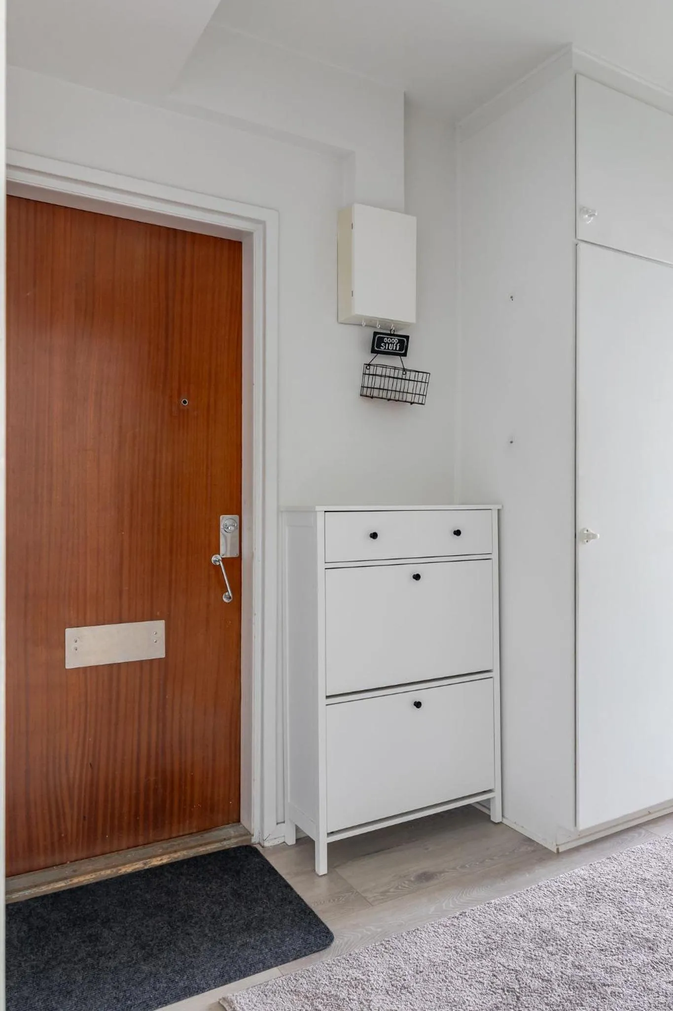 wardrobe in 2BR Apartment near Harbor and Center with Free Parking