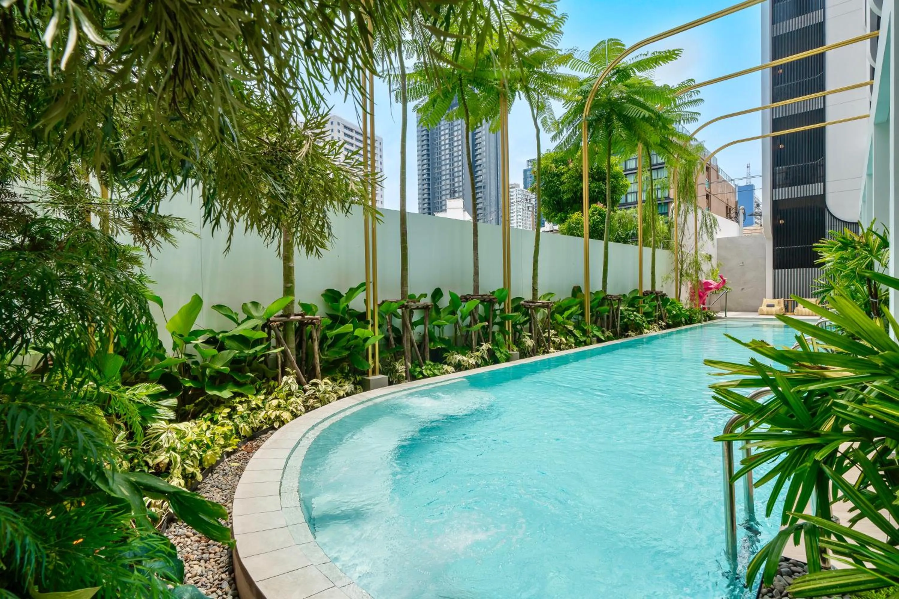 Swimming pool in Hotel Bangkokian