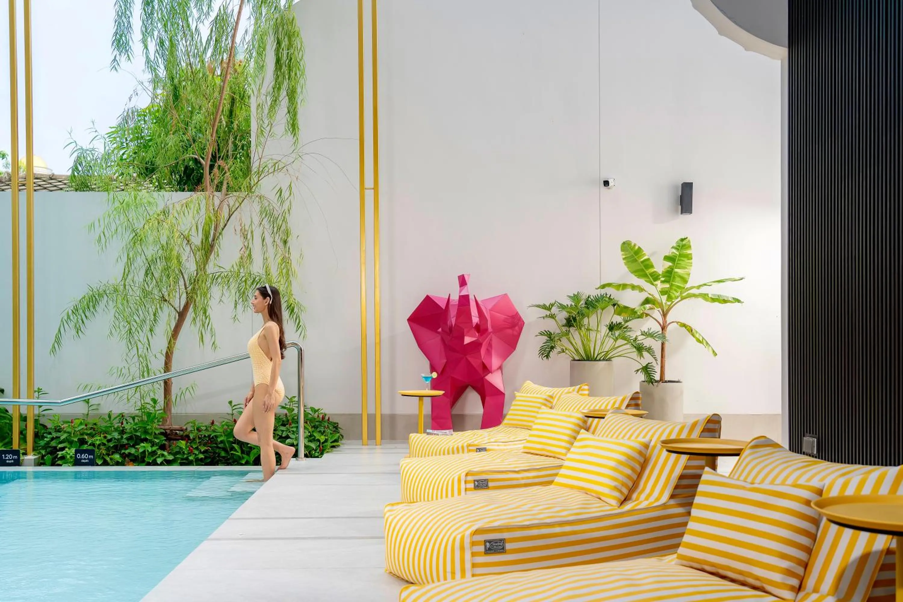 Swimming pool in Hotel Bangkokian