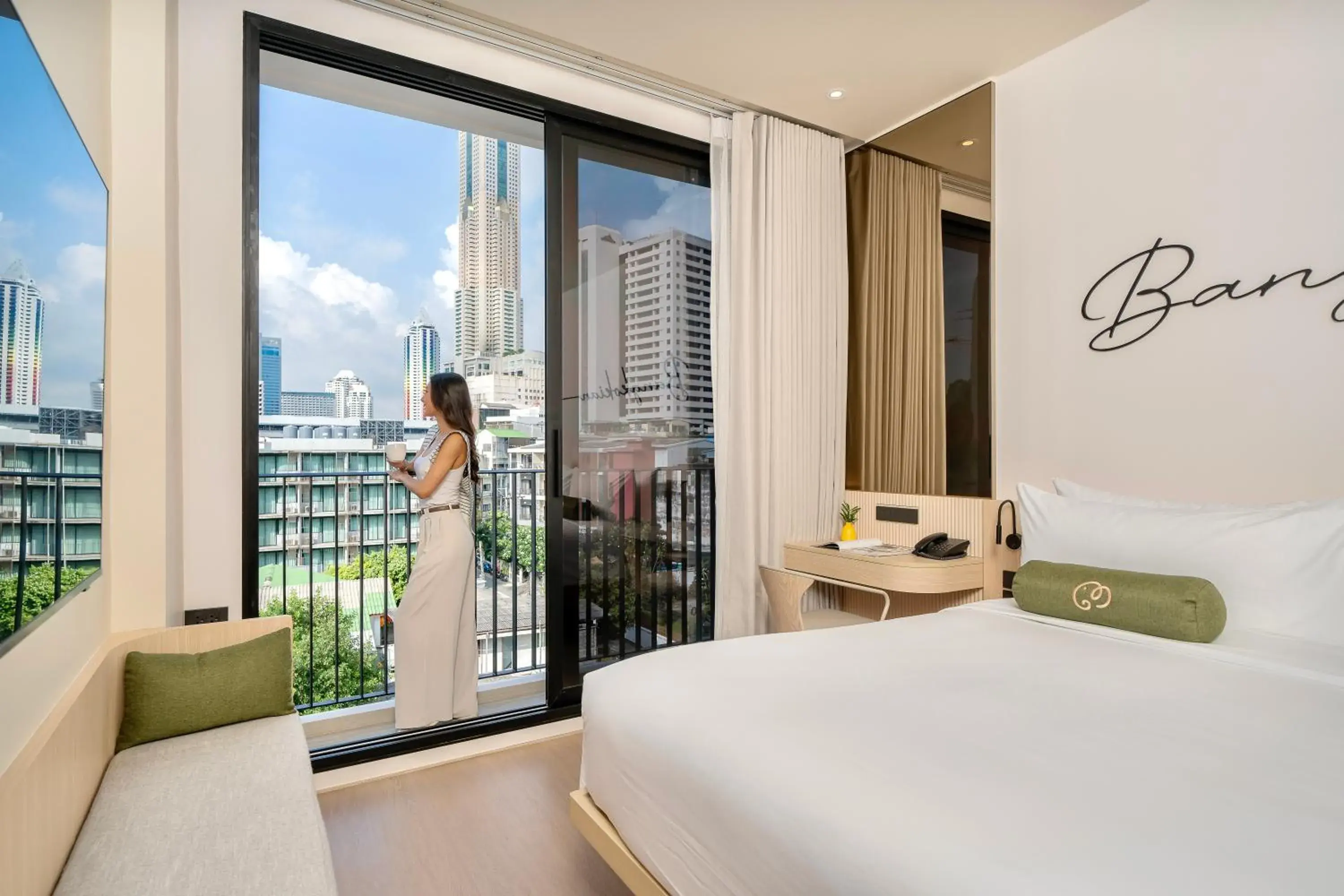 City View with Balcony in Hotel Bangkokian City View with Balcony in Hotel Bangkokian