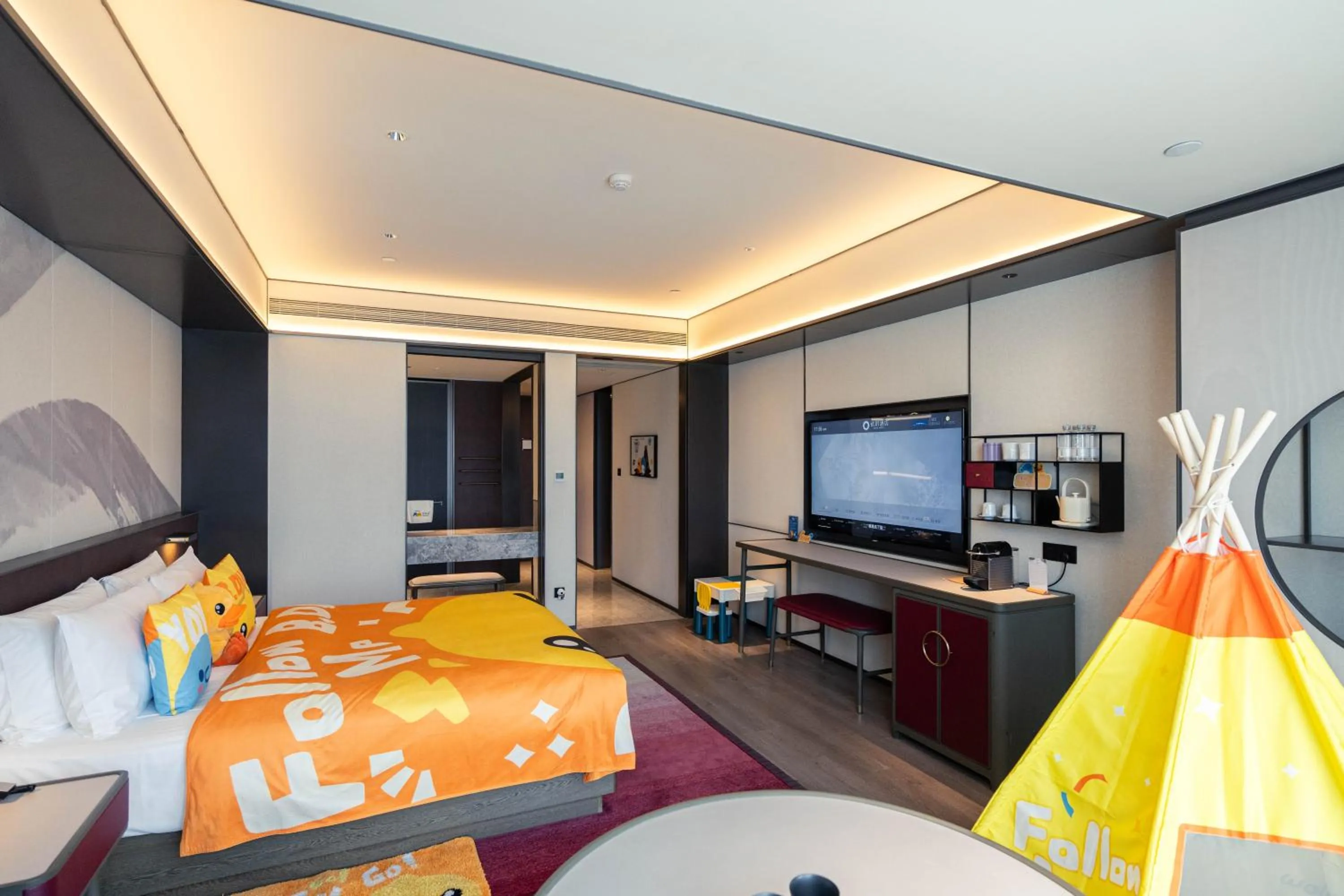 Photo of the whole room, Bed in JOYA Hangzhou Qianjiang New Town
