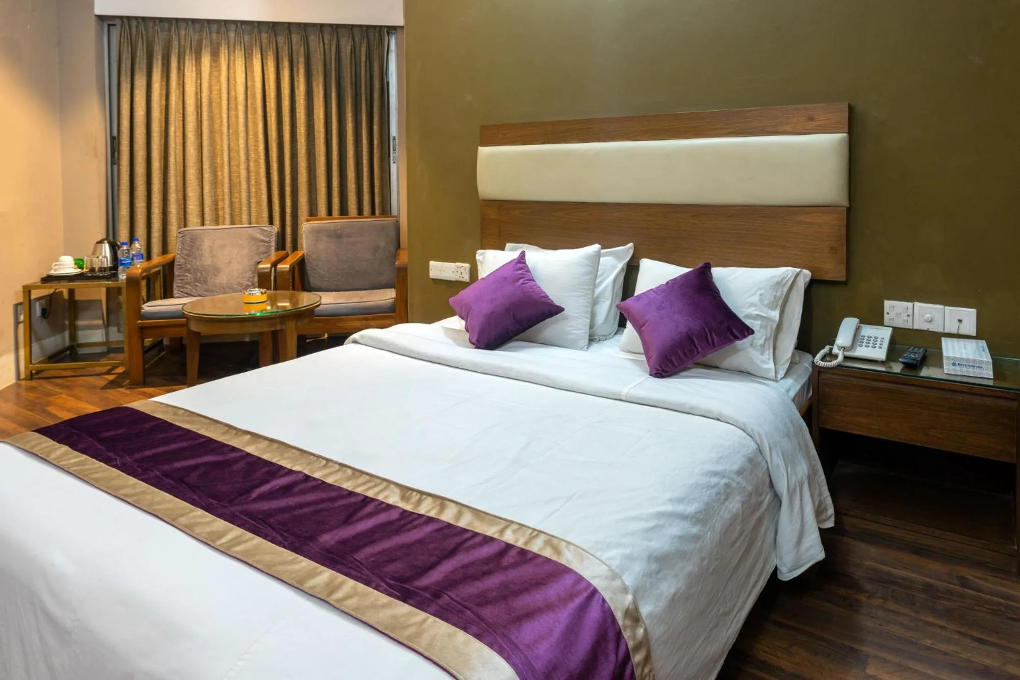 Bedroom, Bed in Hotel Ashrafee