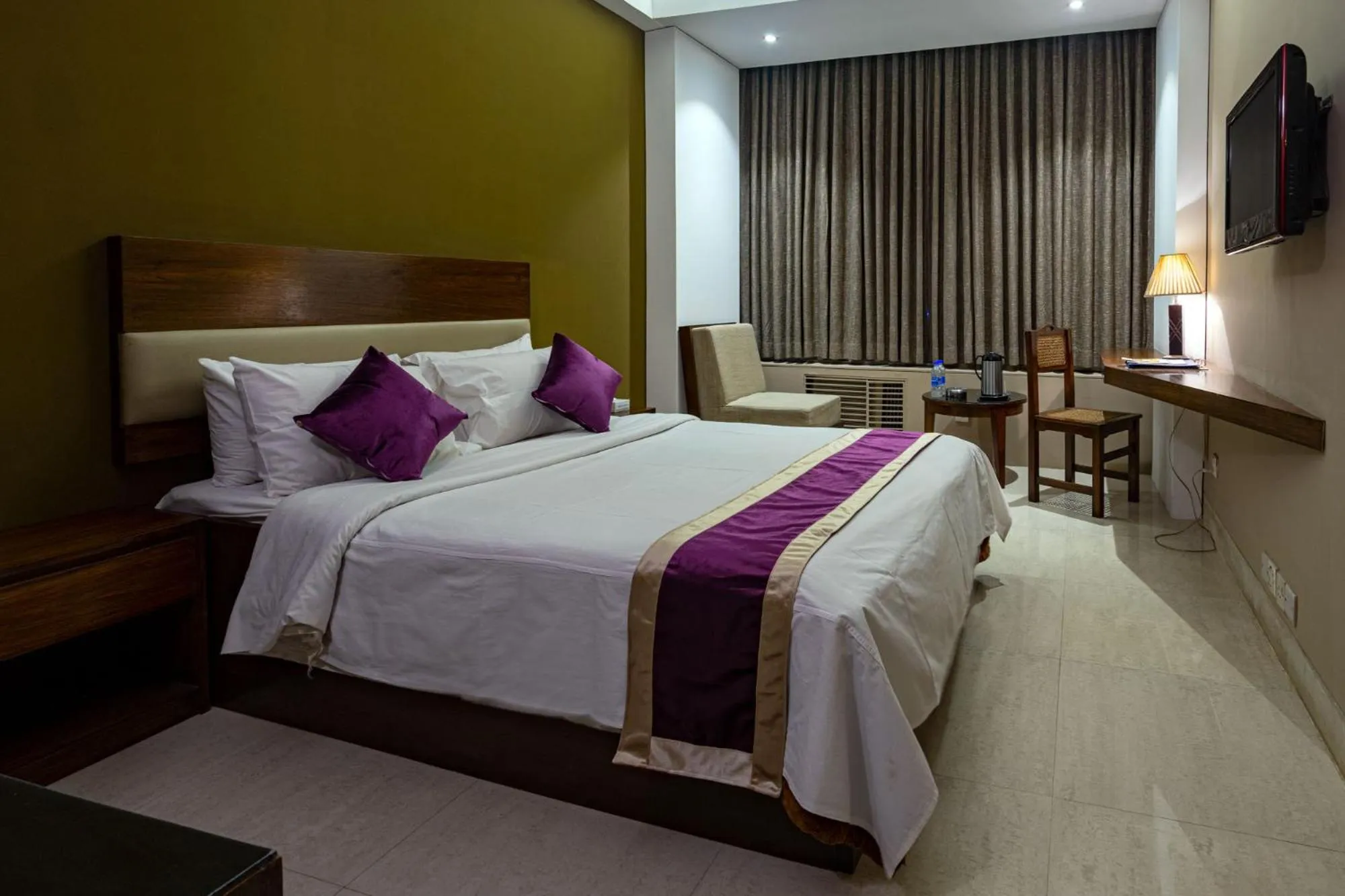 Photo of the whole room, Bed in Hotel Ashrafee