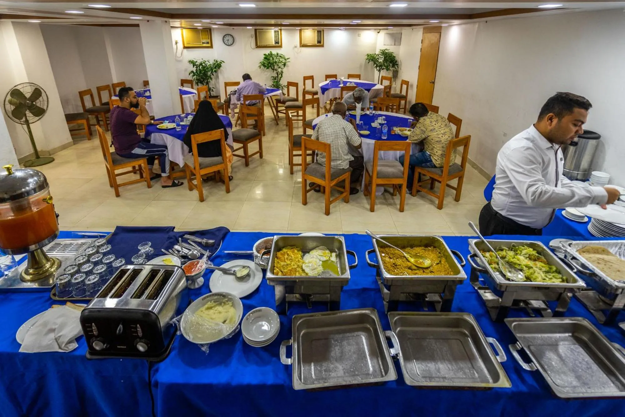 Buffet breakfast in Hotel Ashrafee