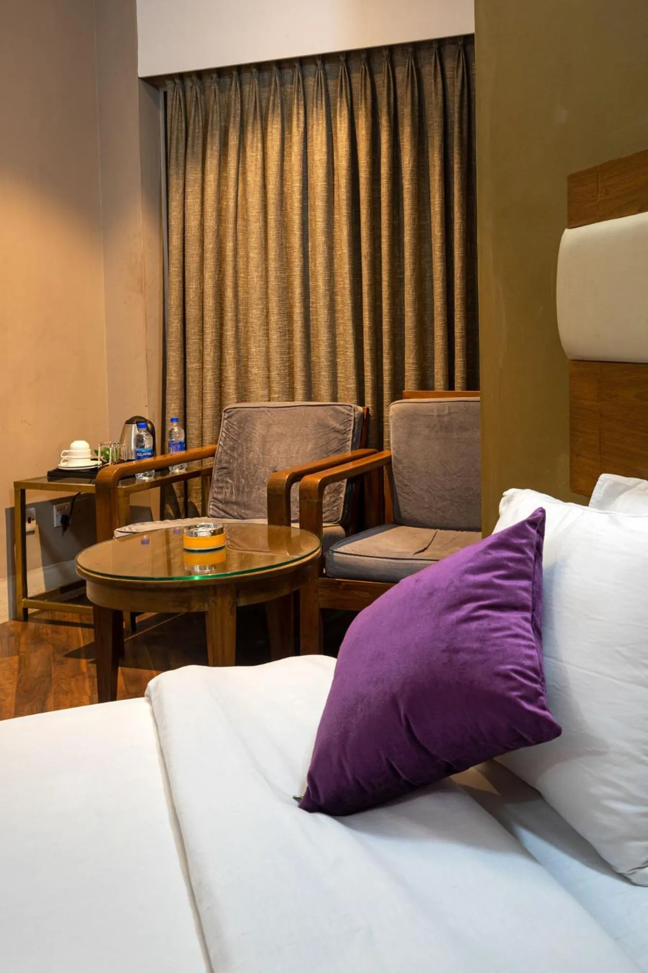 Living room, Bed in Hotel Ashrafee