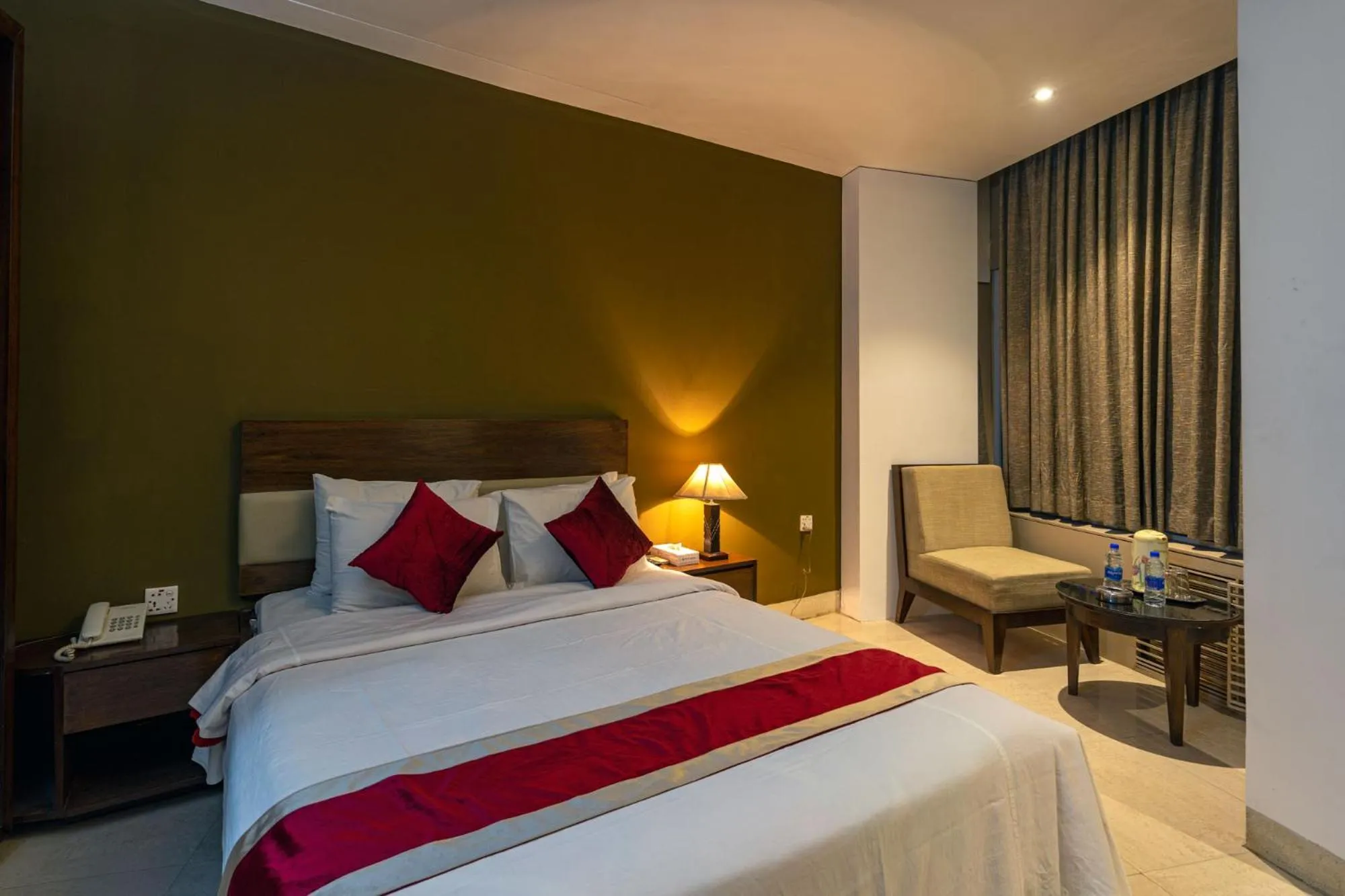 View (from property/room), Bed in Hotel Ashrafee