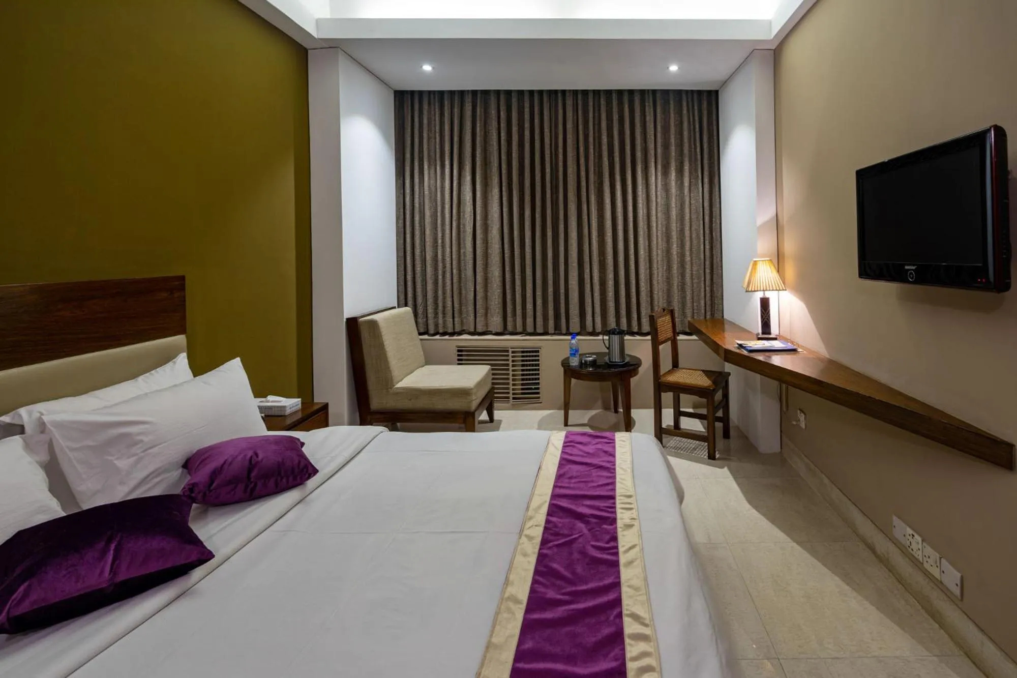 Photo of the whole room, Bed in Hotel Ashrafee