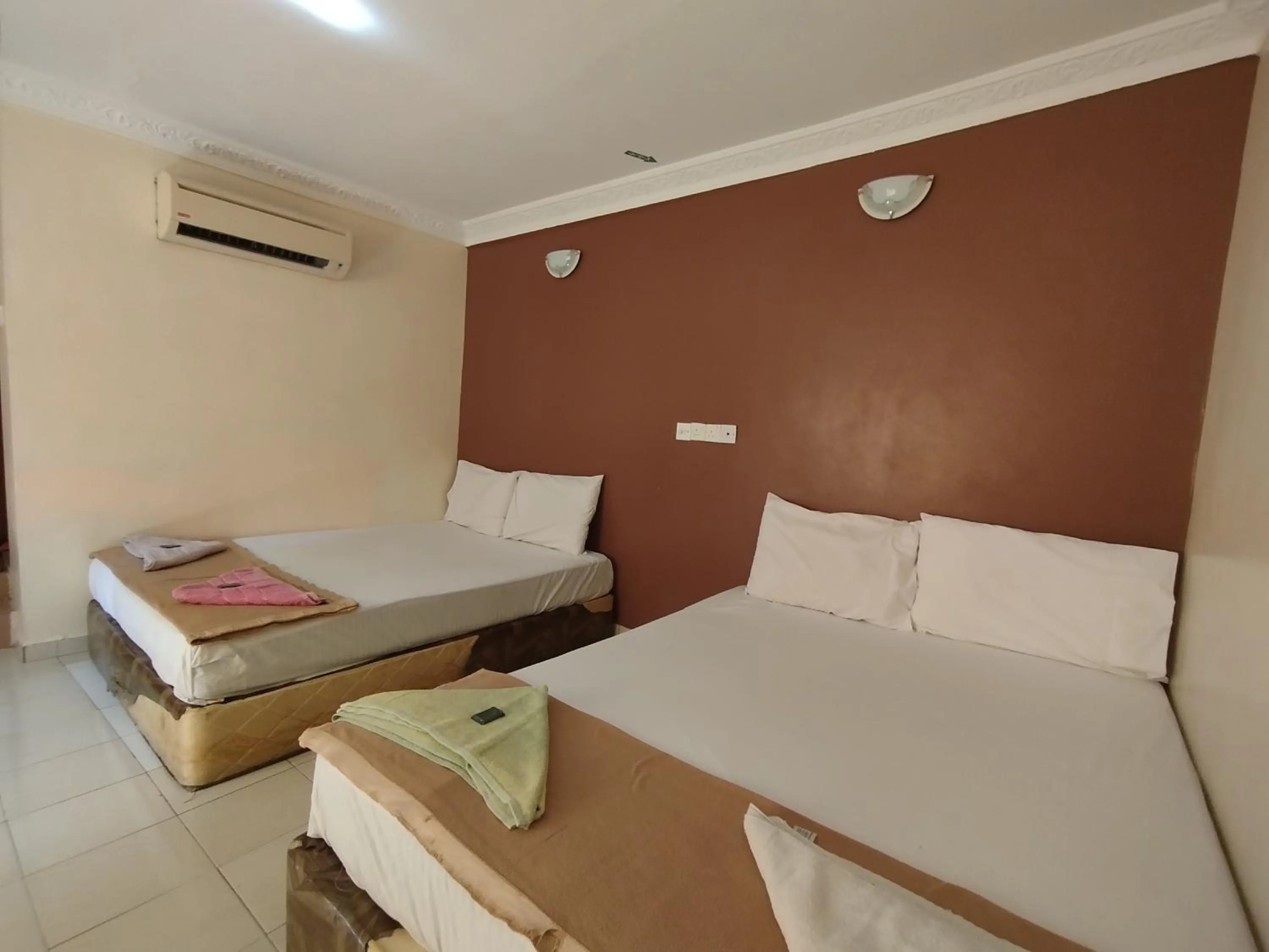 Bed in Sentosa Villa Hotel