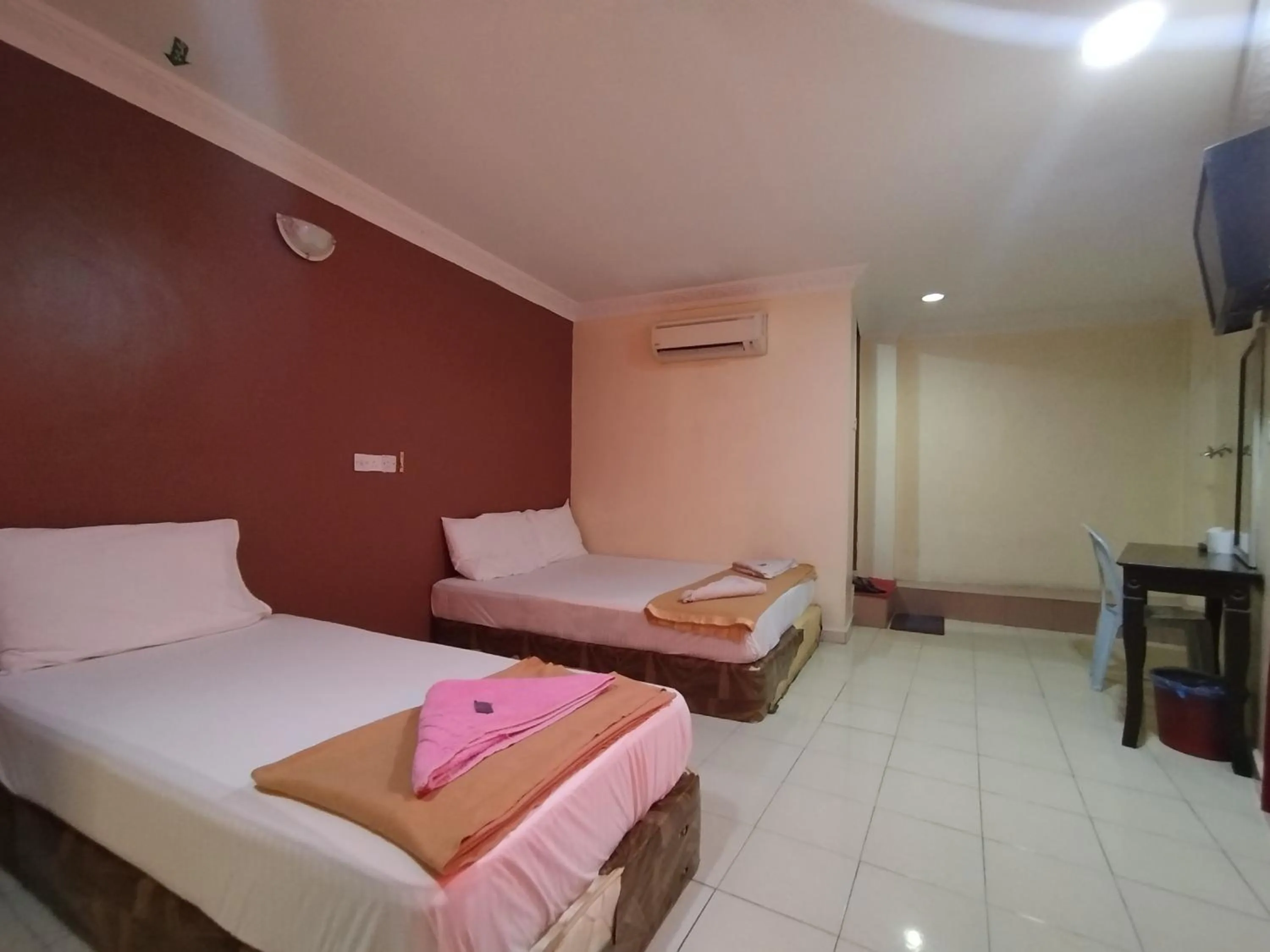 Bed in Sentosa Villa Hotel