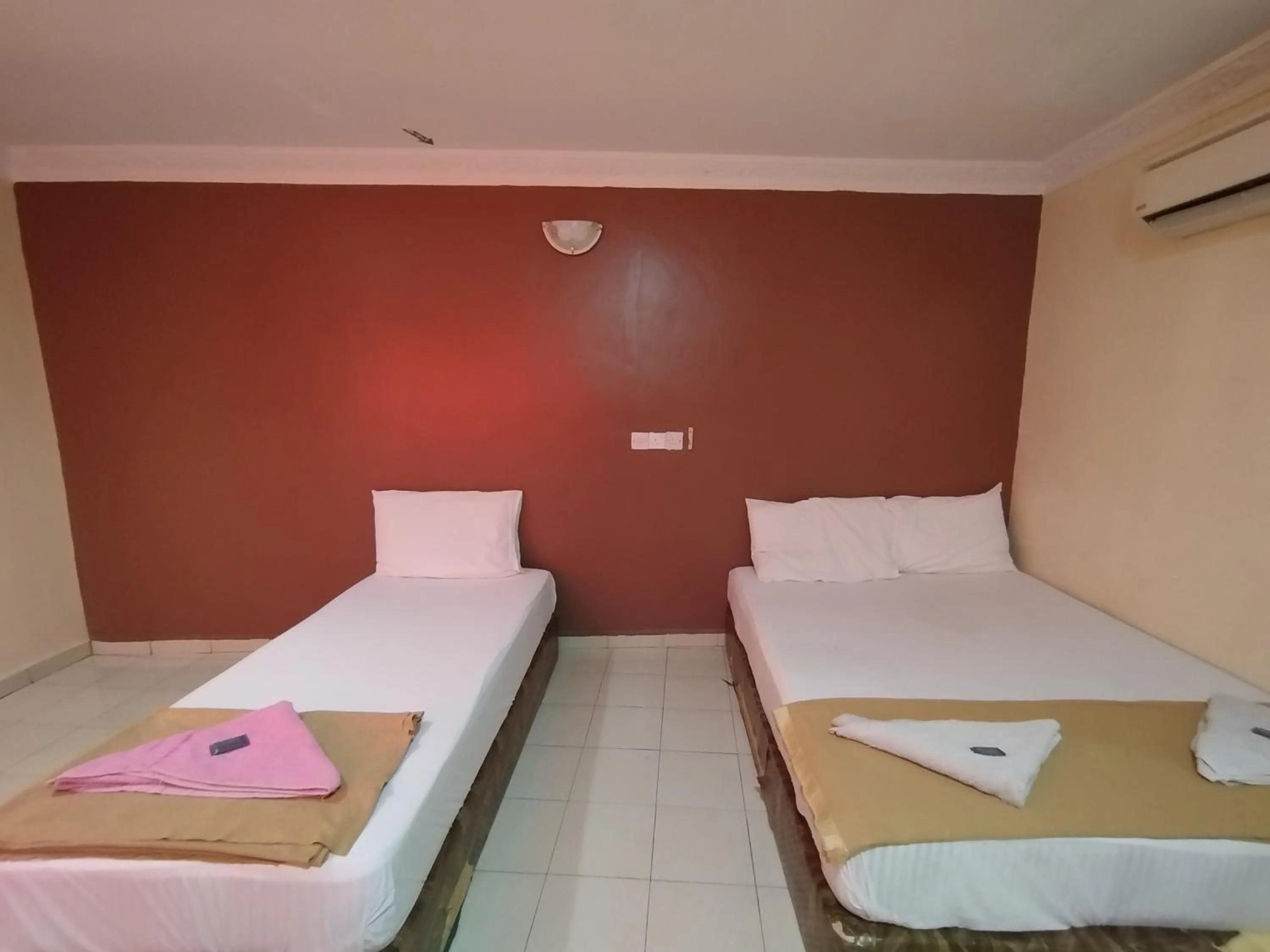 Bed in Sentosa Villa Hotel