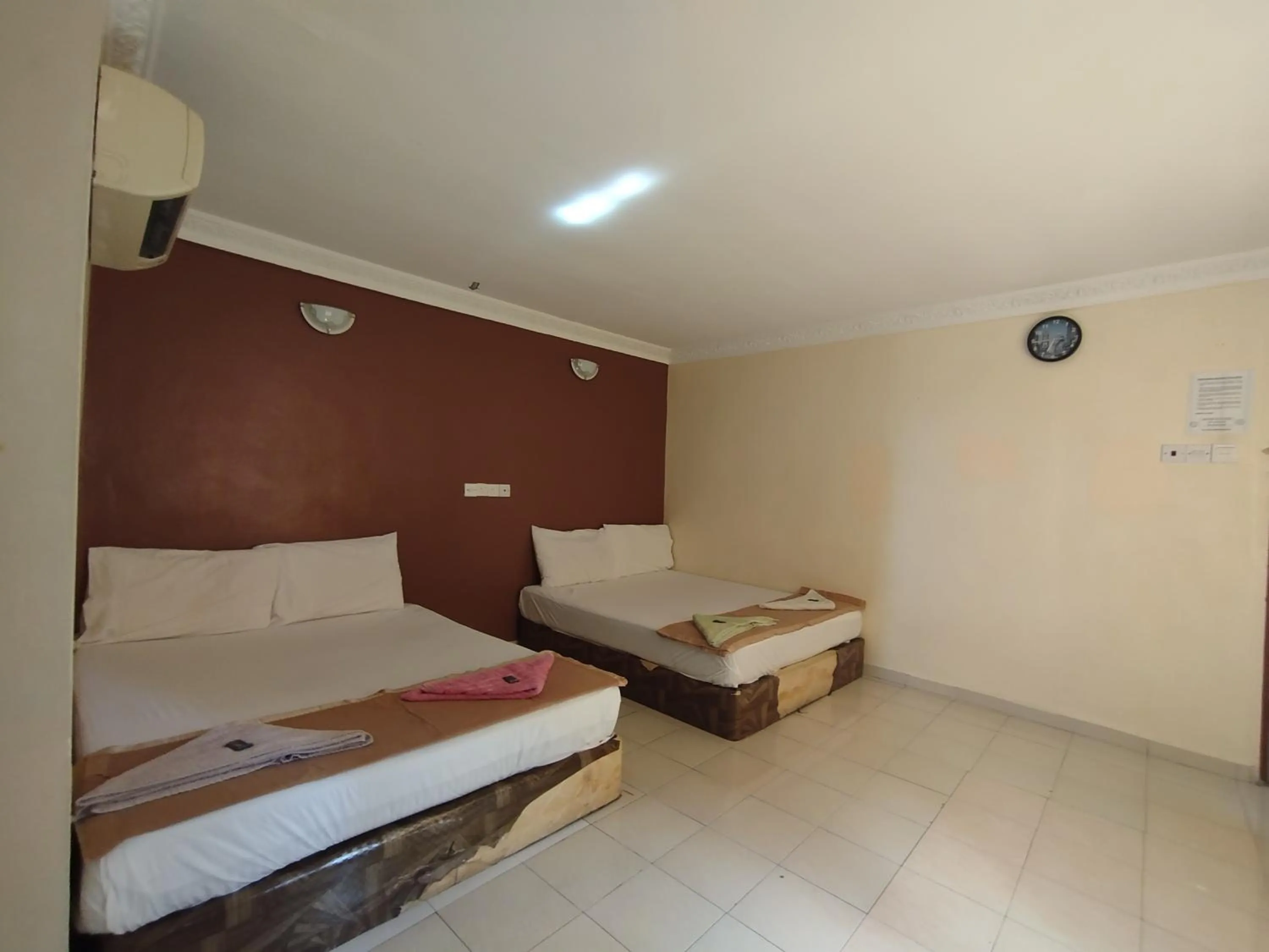 Bed in Sentosa Villa Hotel