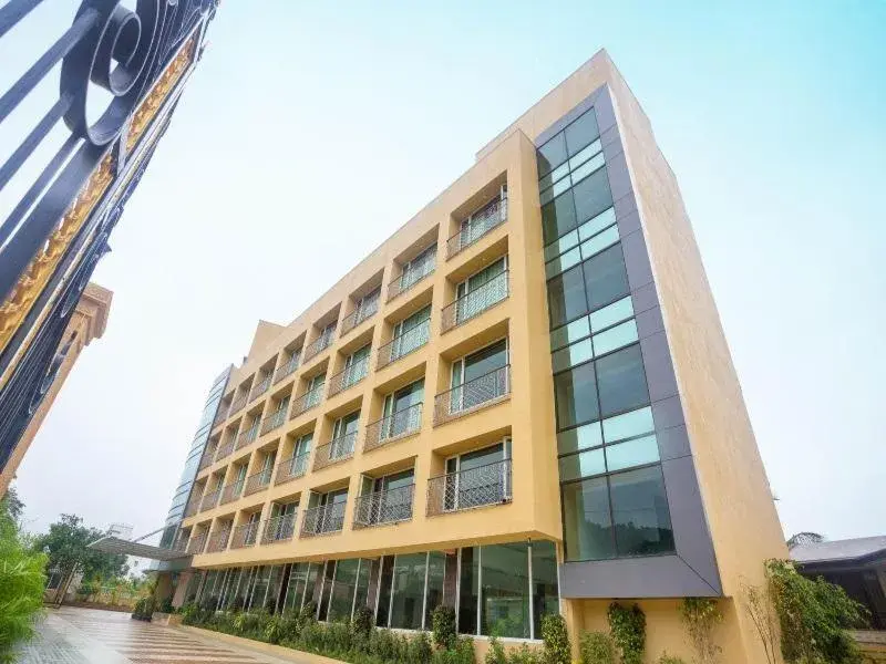 Property building in Aveda Diwatel Property building in Aveda Diwatel