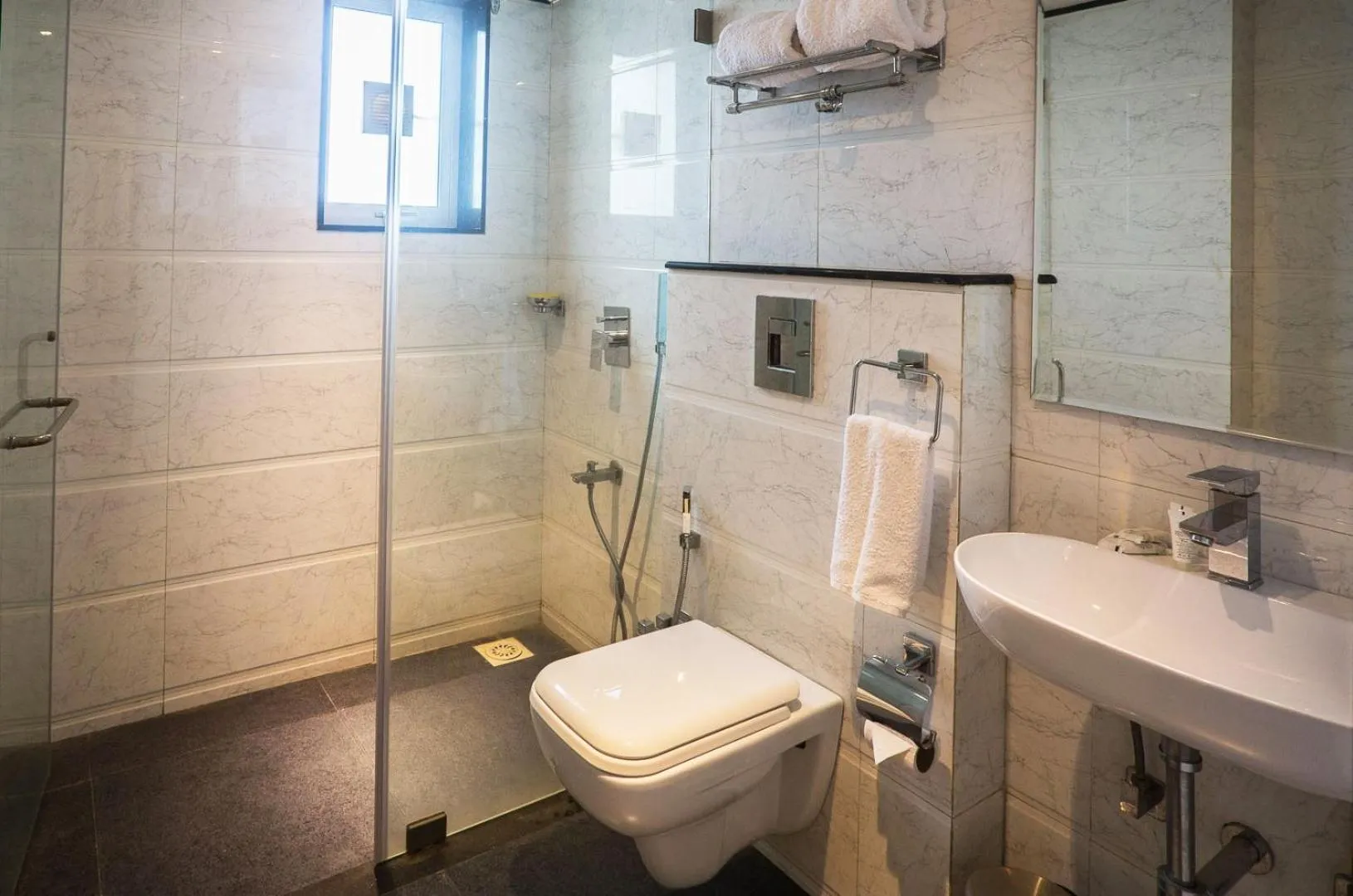 Shower in Aveda Diwatel