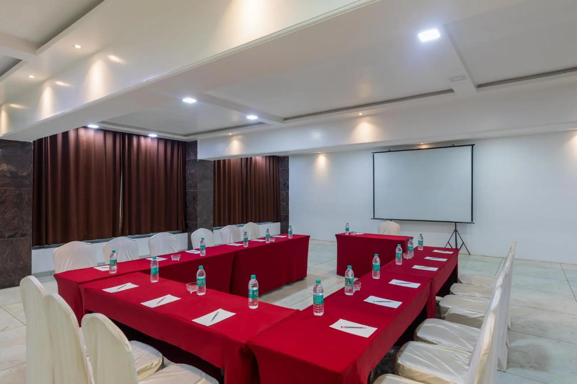 Banquet/Function facilities in Aveda Diwatel