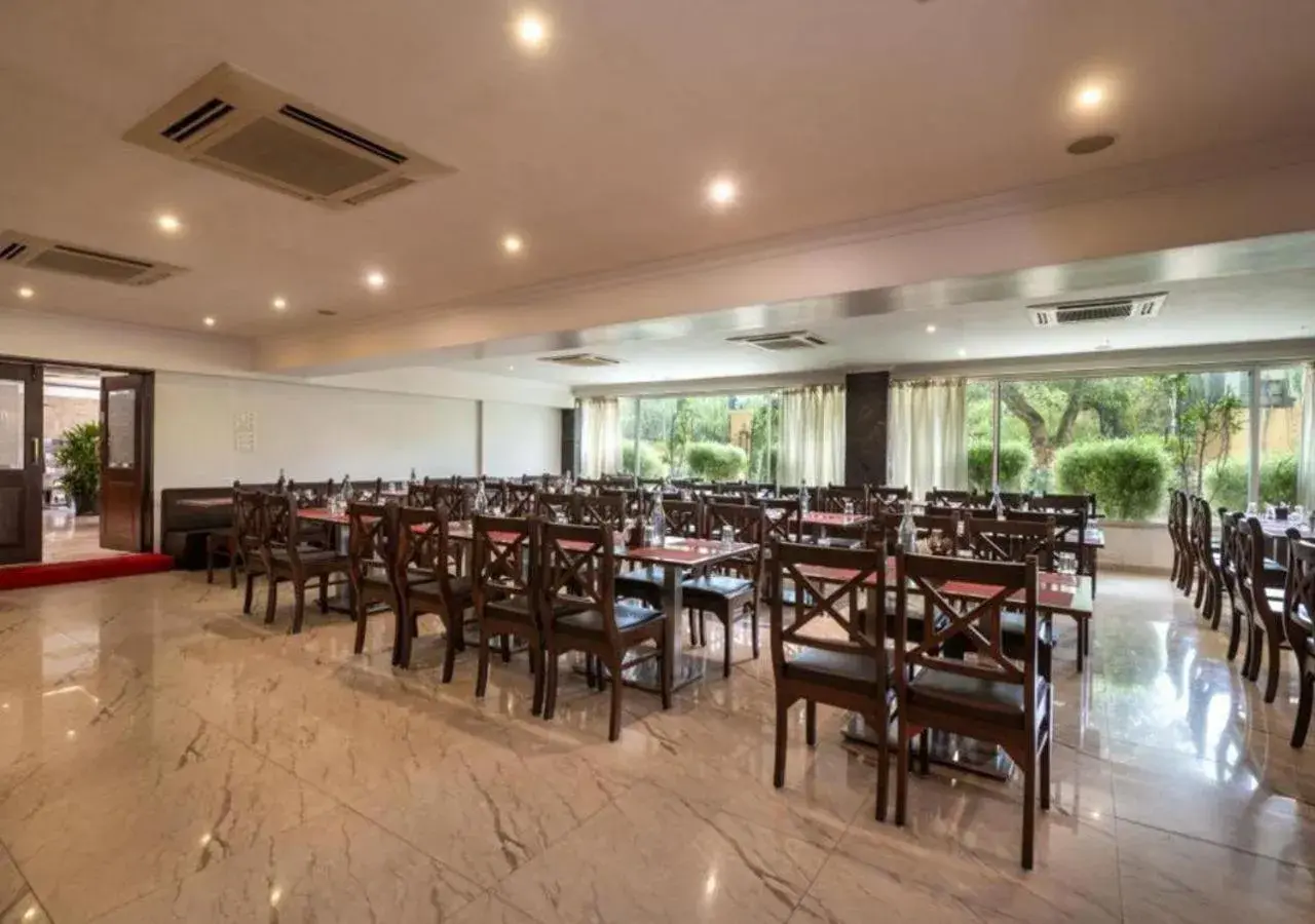 Restaurant/places to eat in Aveda Diwatel Restaurant/places to eat in Aveda Diwatel