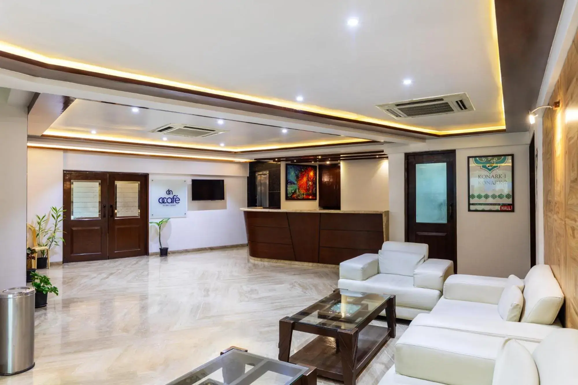 Facade/entrance in Aveda Diwatel Facade/entrance in Aveda Diwatel