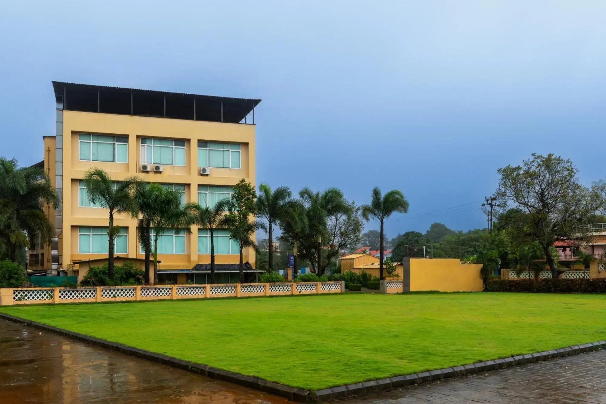 Property building in Aveda Diwatel Property building in Aveda Diwatel