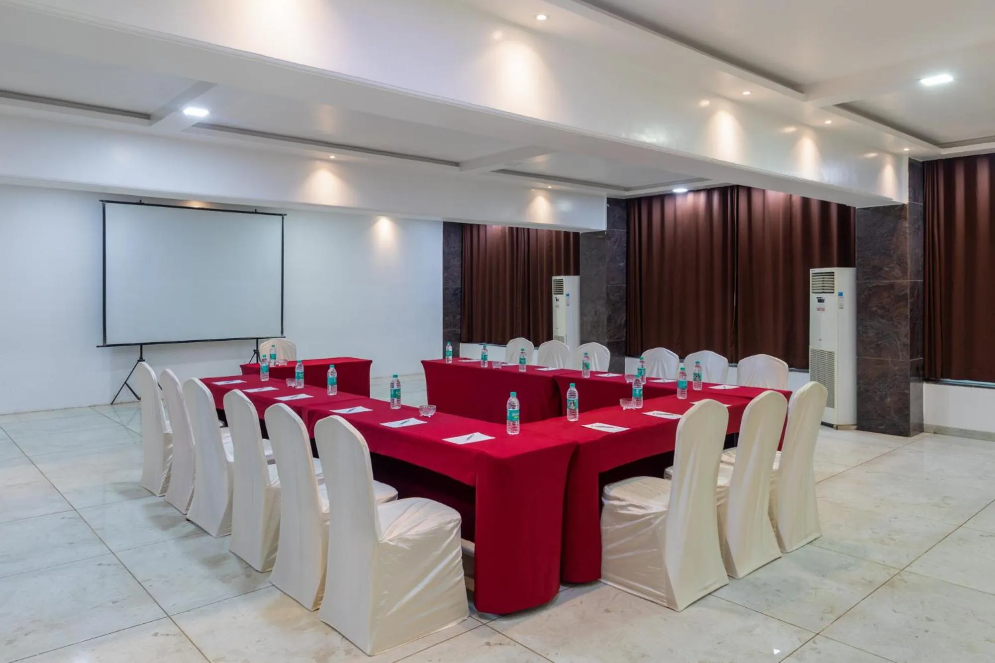 Banquet/Function facilities in Aveda Diwatel