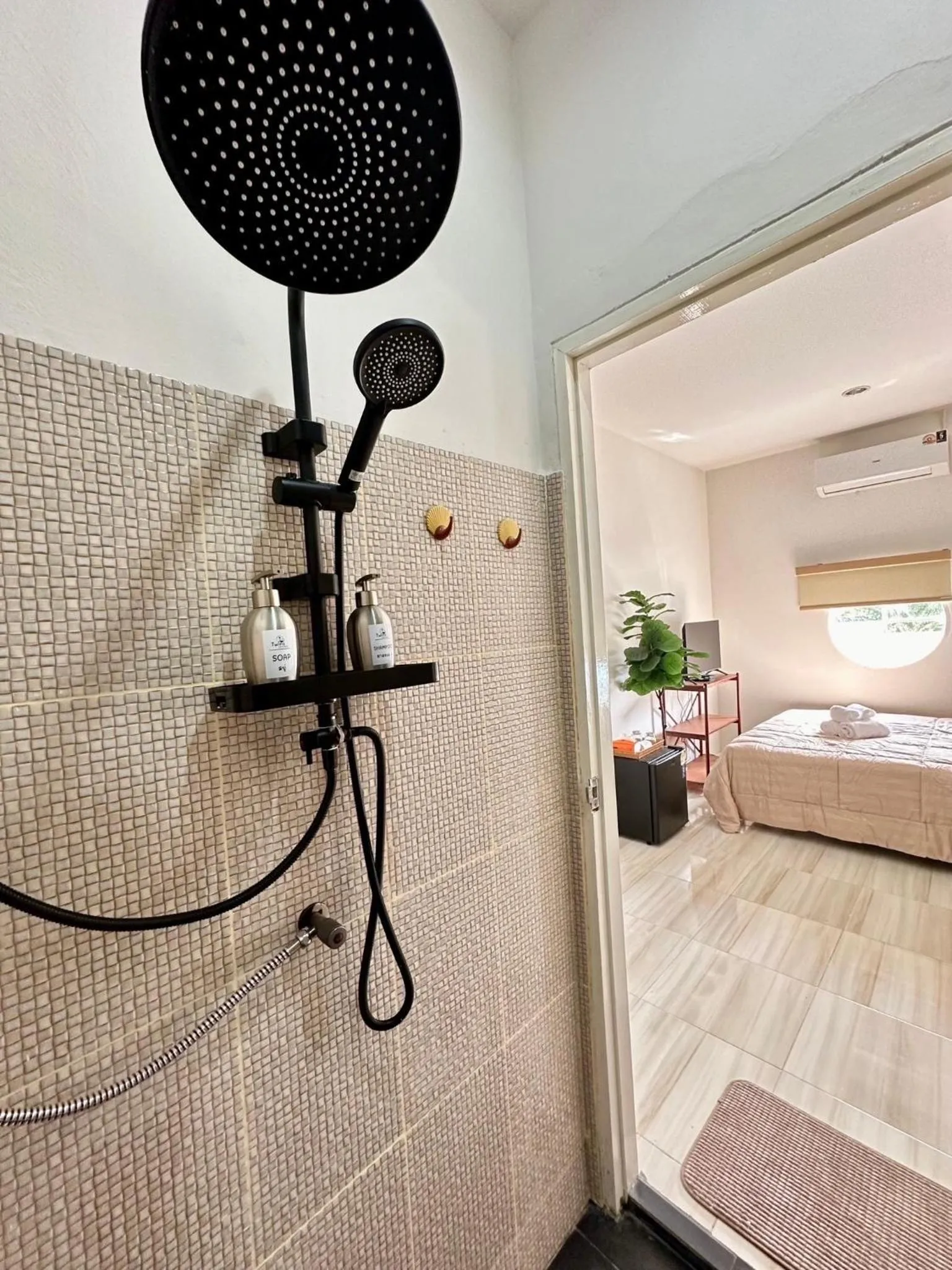 Double Room in Twins cafe & Room