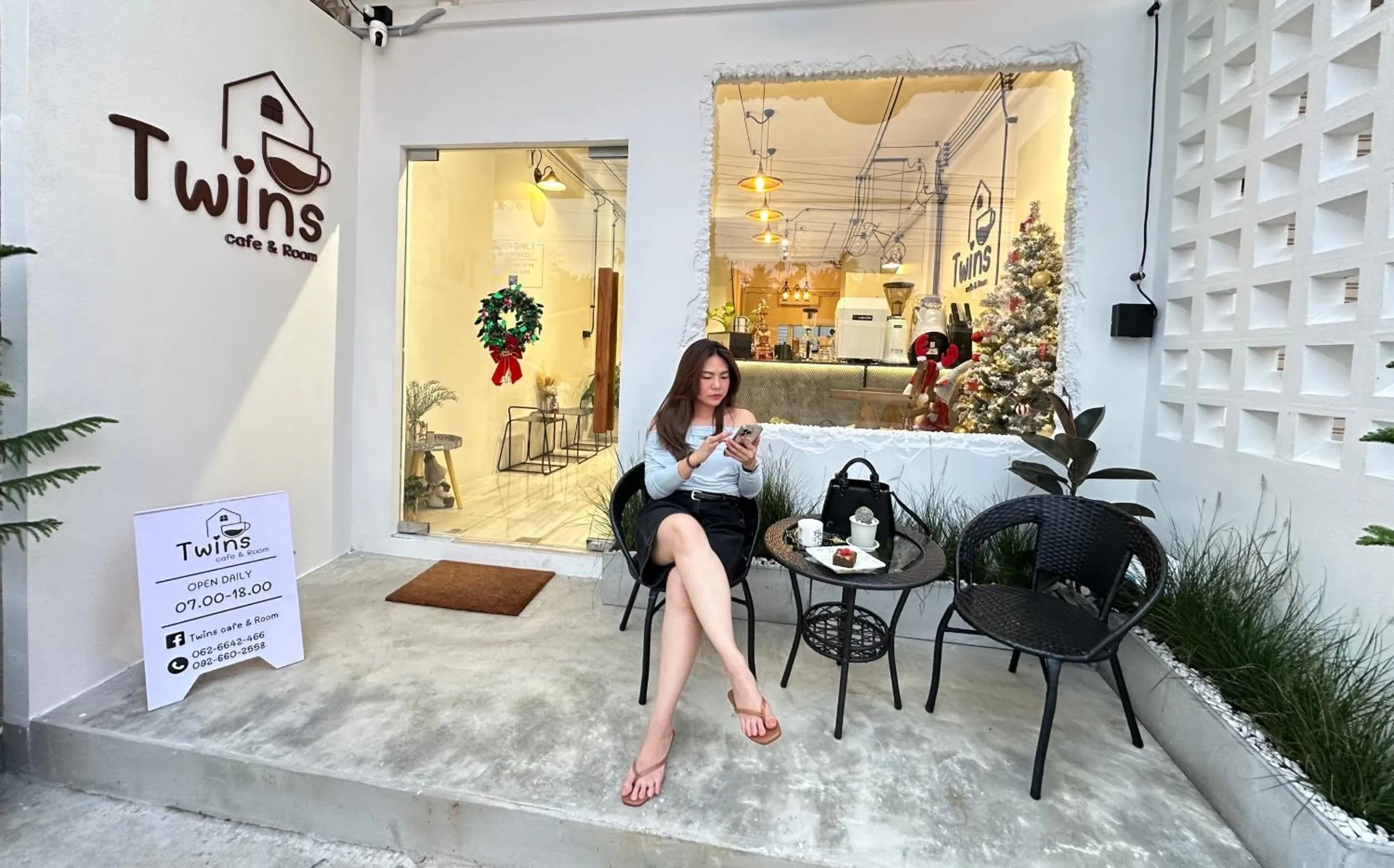 Twins cafe & Room