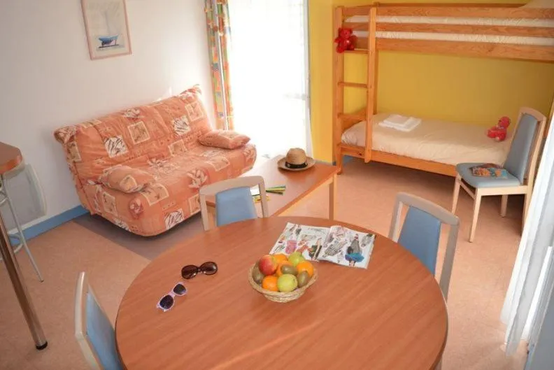 Living room, Bed in Vacances Bleues Club Keravel